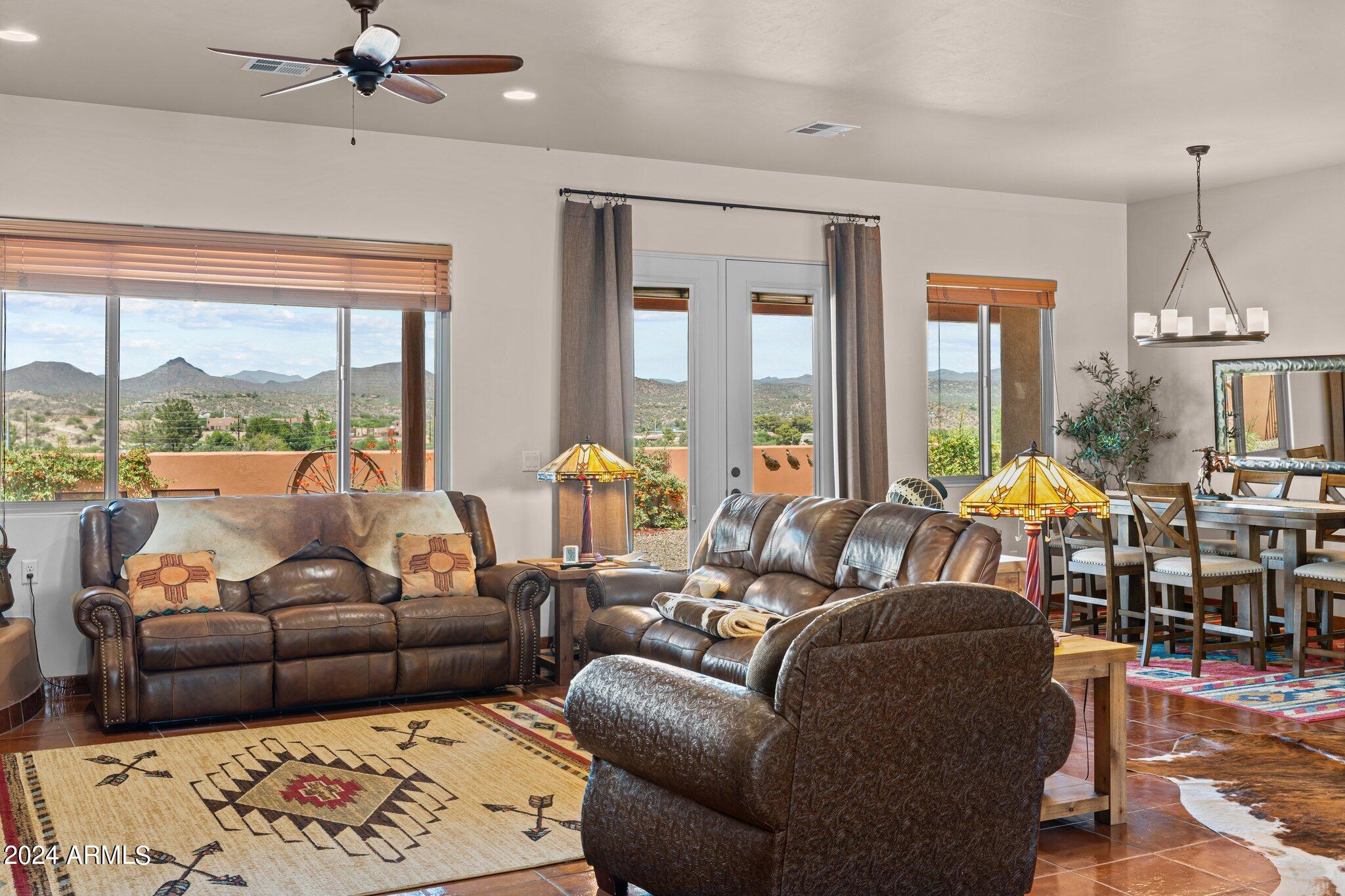 902 W SANTA FE Circle