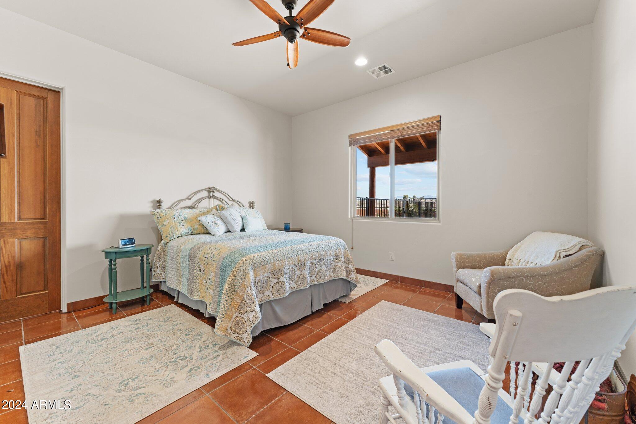 902 W SANTA FE Circle