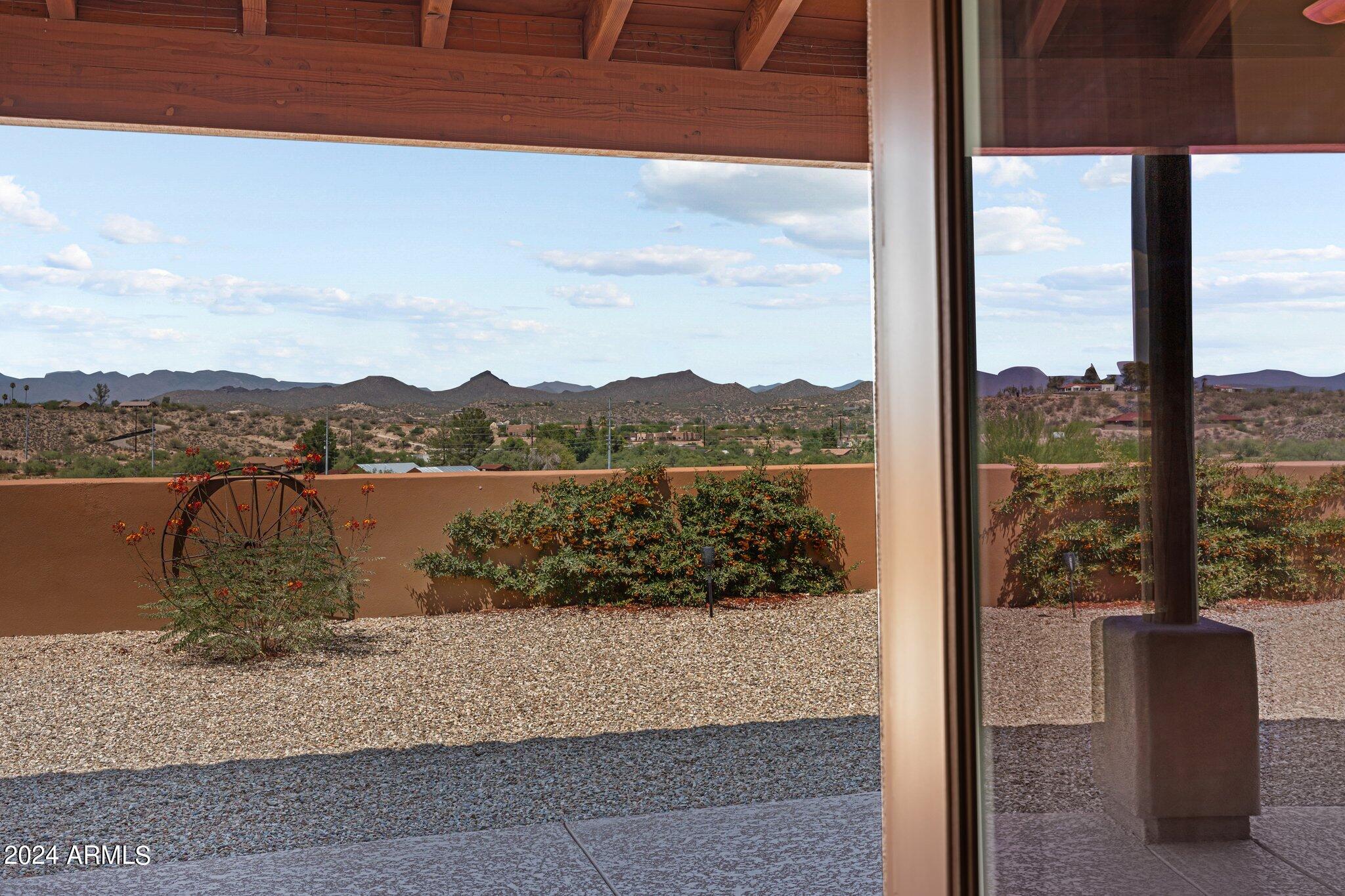 902 W SANTA FE Circle