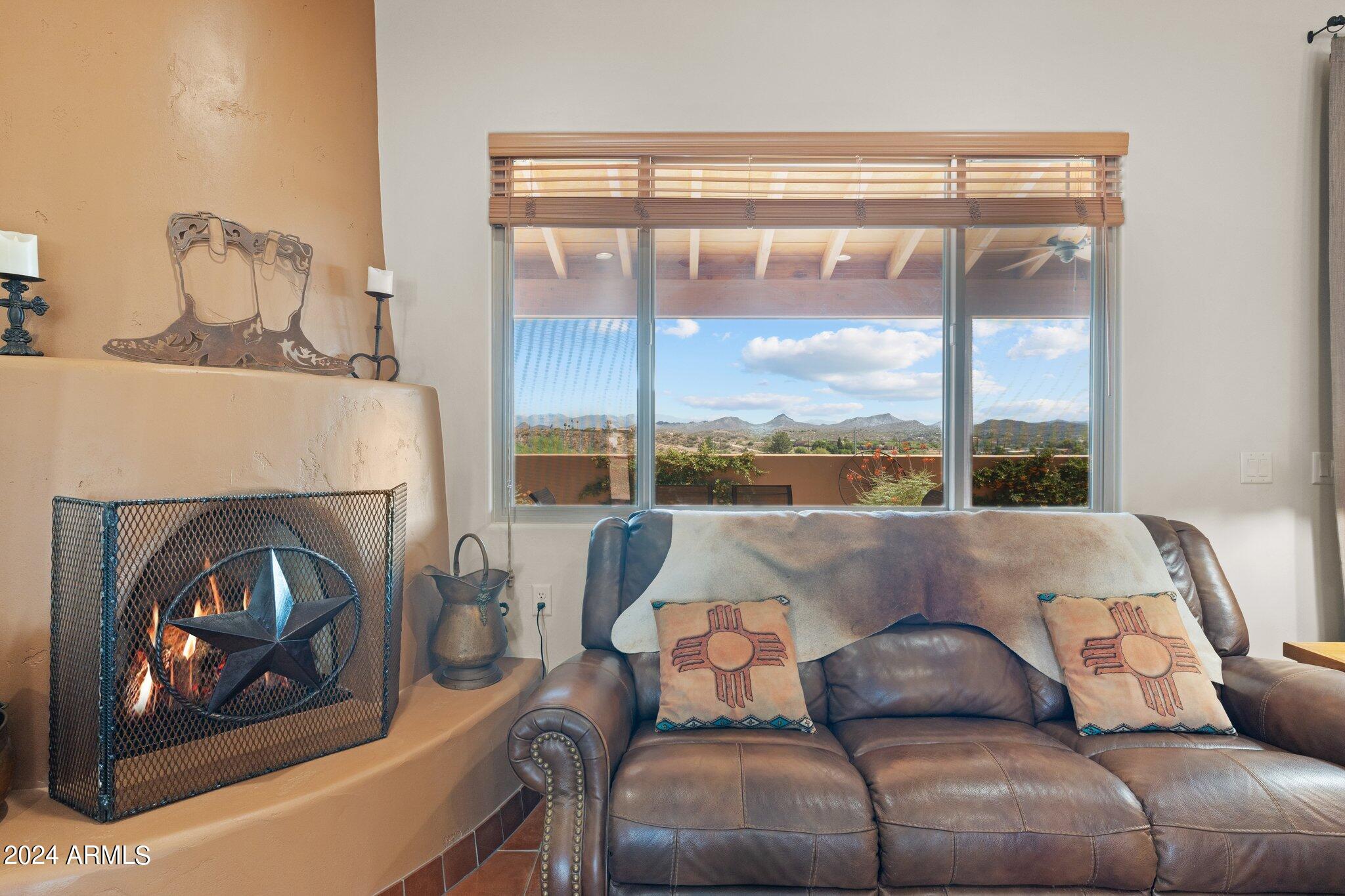 902 W SANTA FE Circle