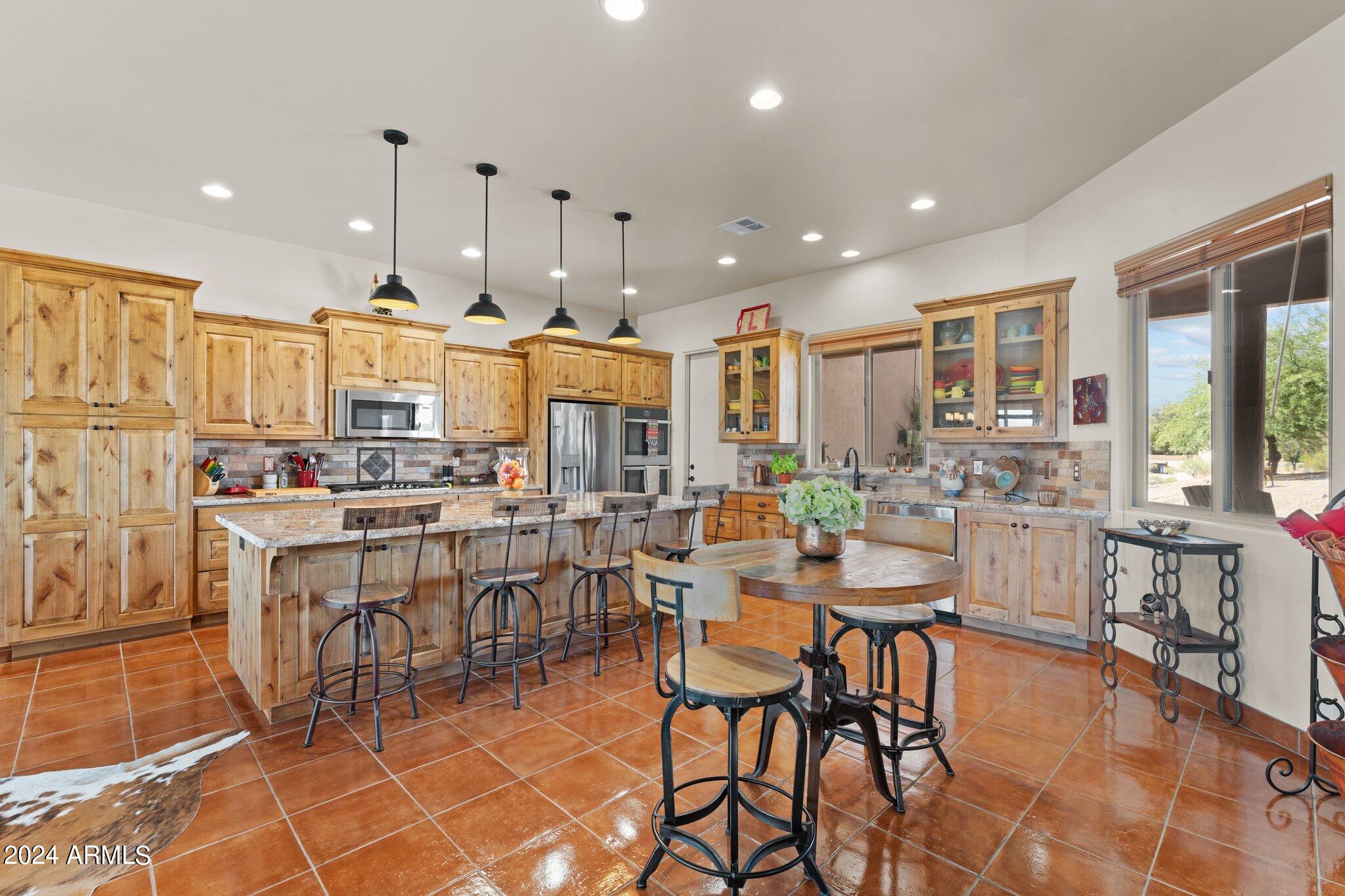 902 W SANTA FE Circle