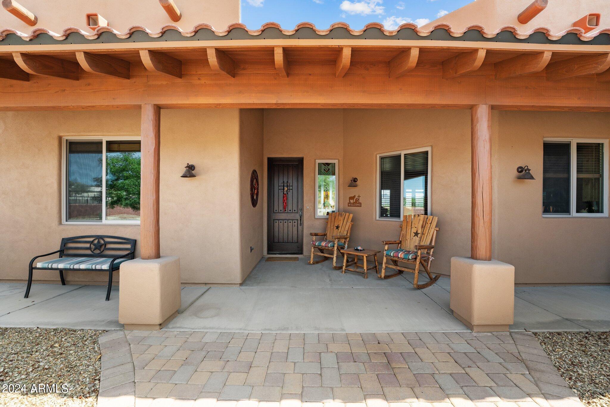 902 W SANTA FE Circle