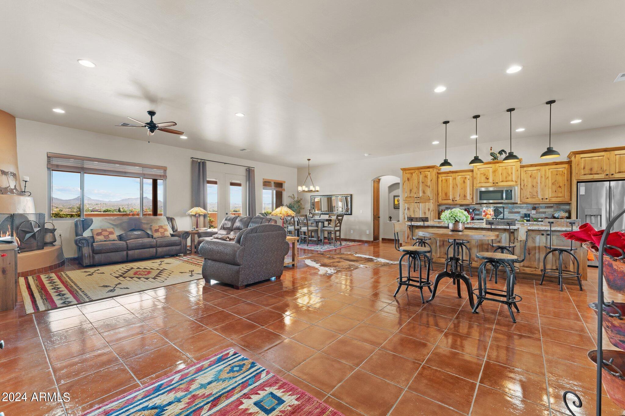 902 W SANTA FE Circle