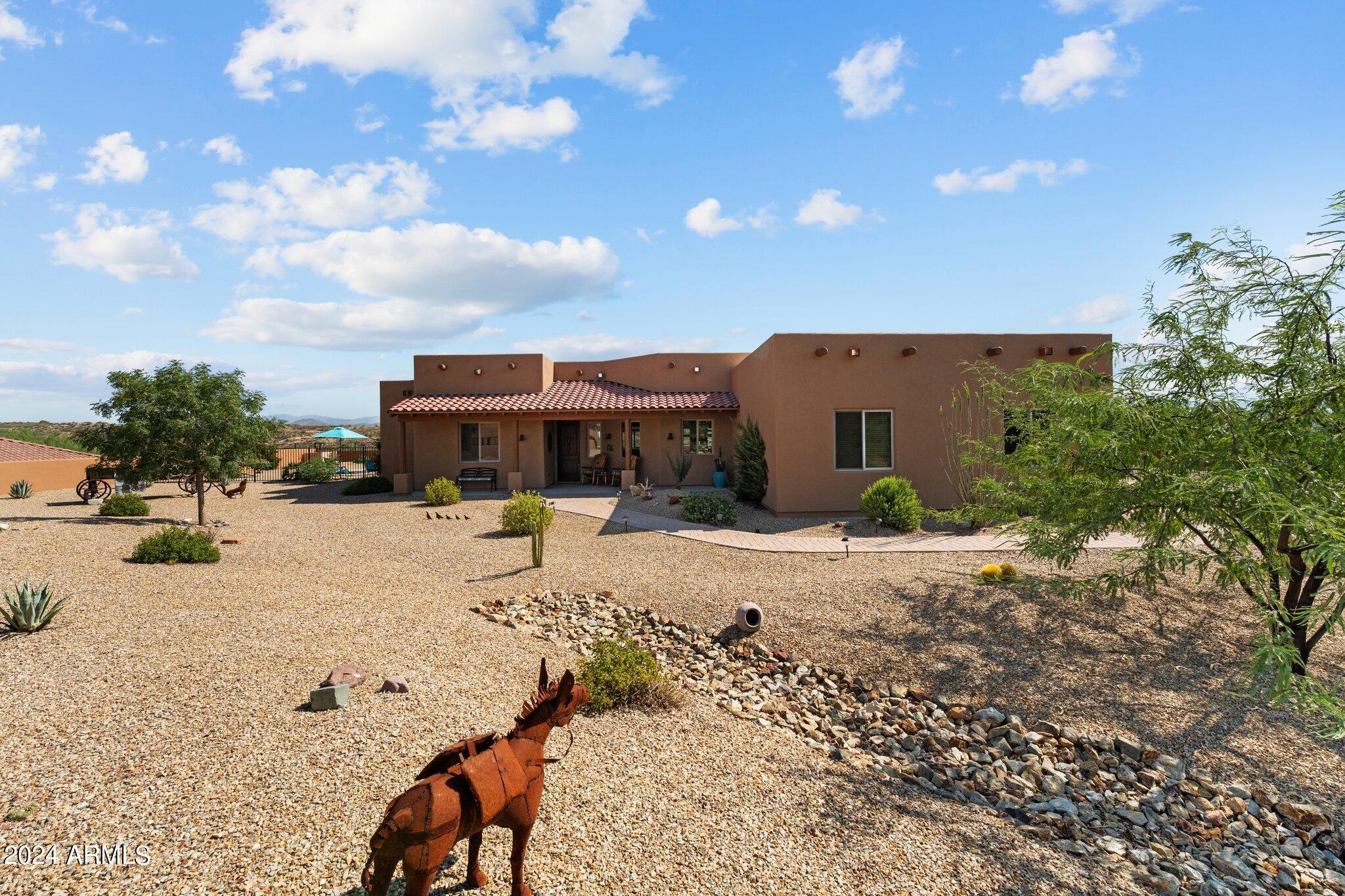 902 W SANTA FE Circle