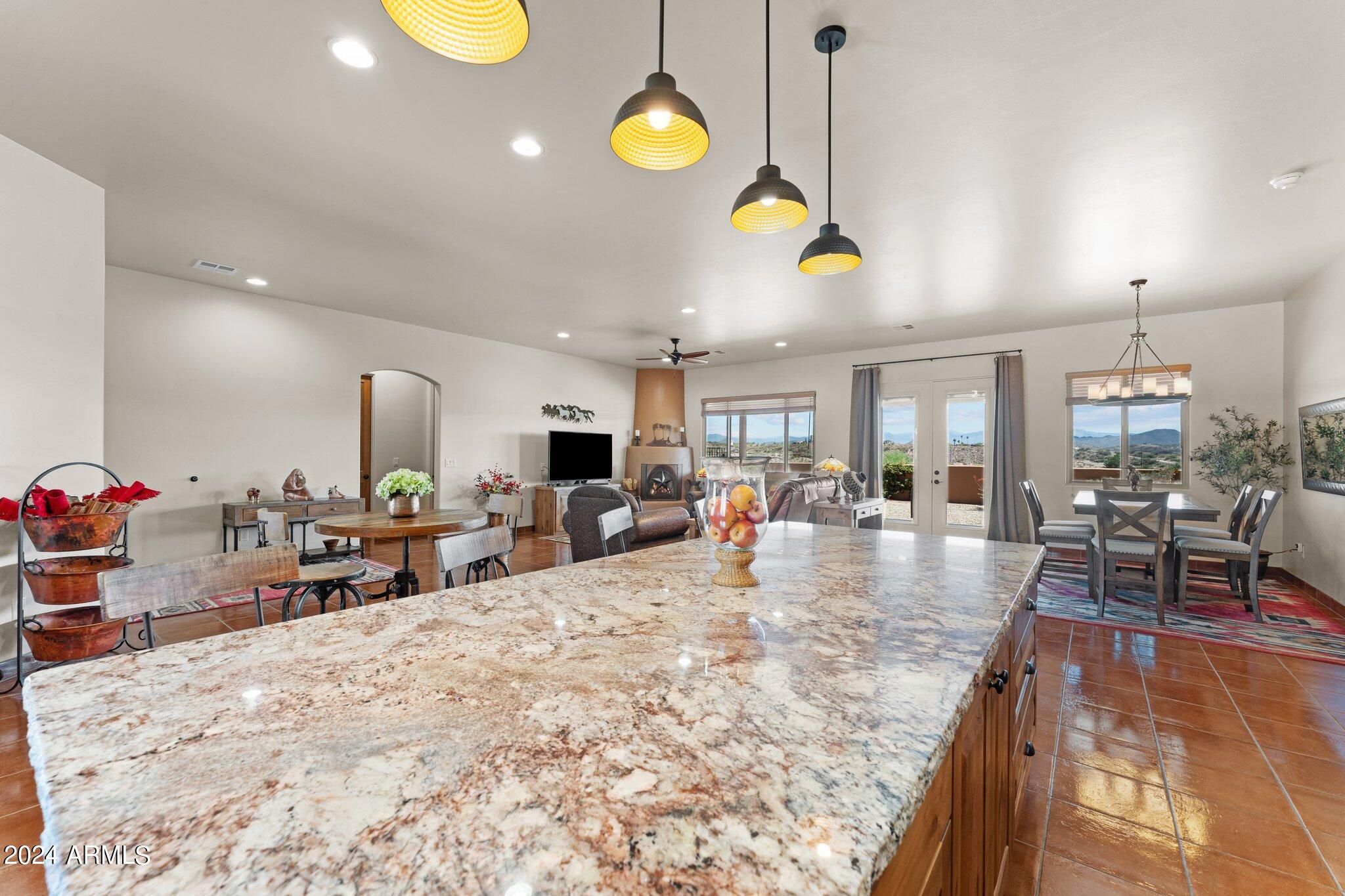 902 W SANTA FE Circle