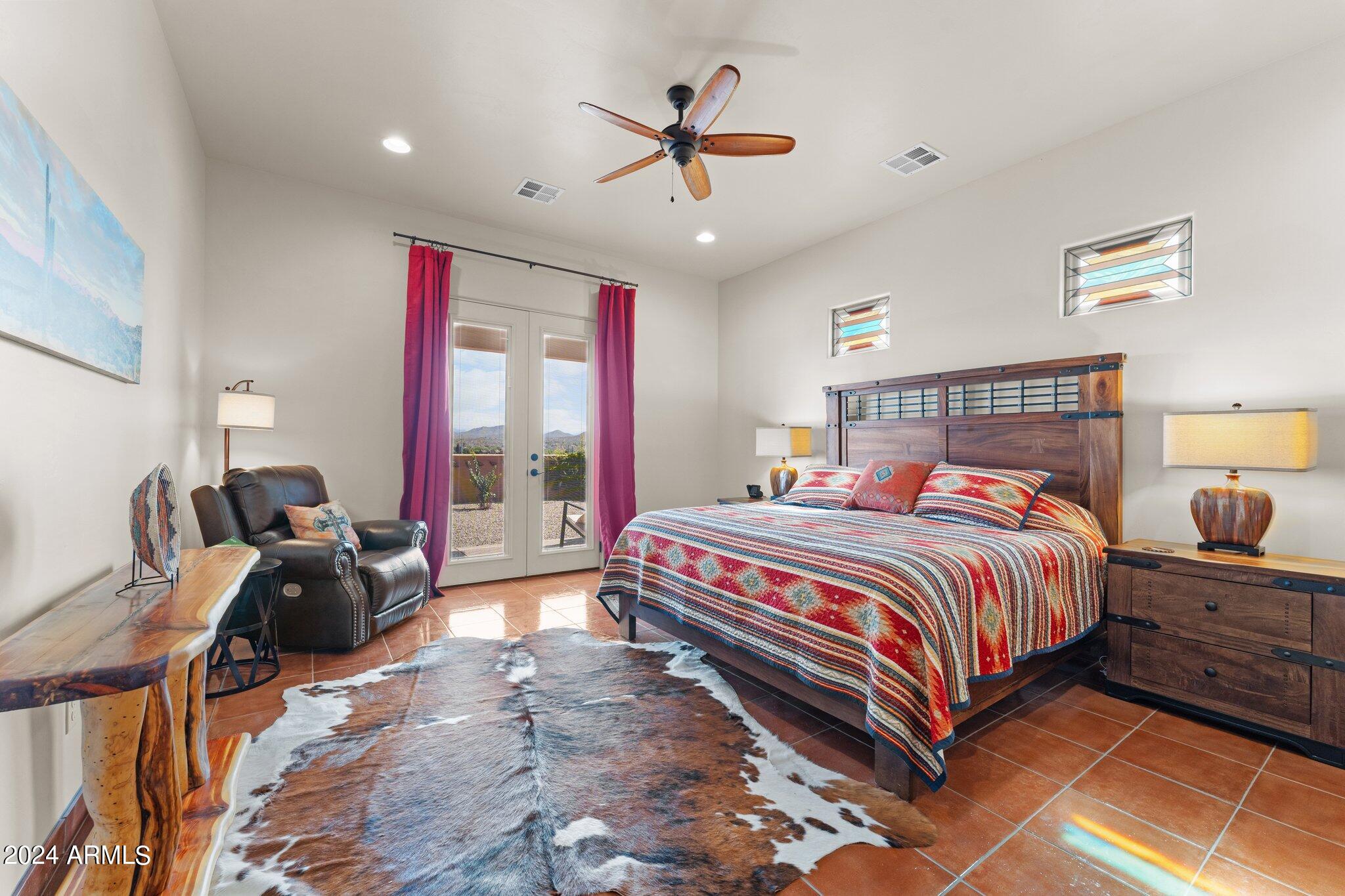 902 W SANTA FE Circle