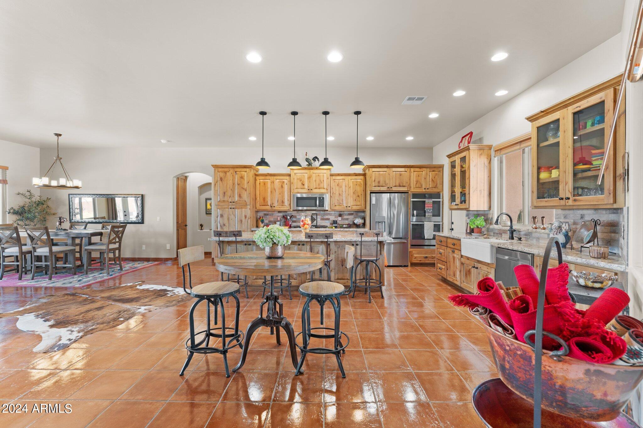 902 W SANTA FE Circle