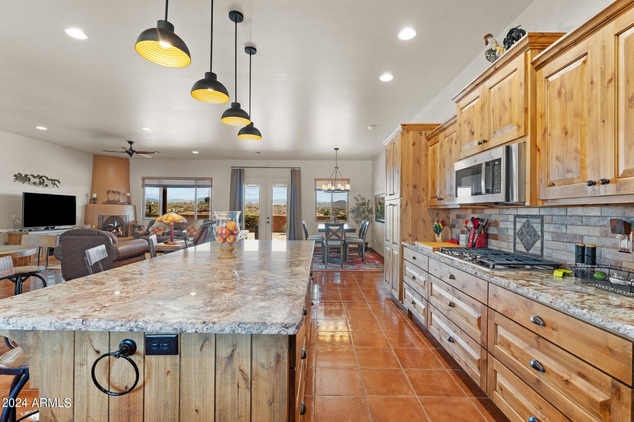 902 W SANTA FE Circle