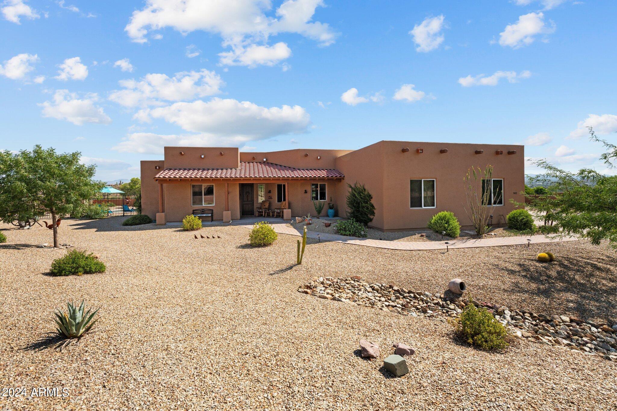 902 W SANTA FE Circle