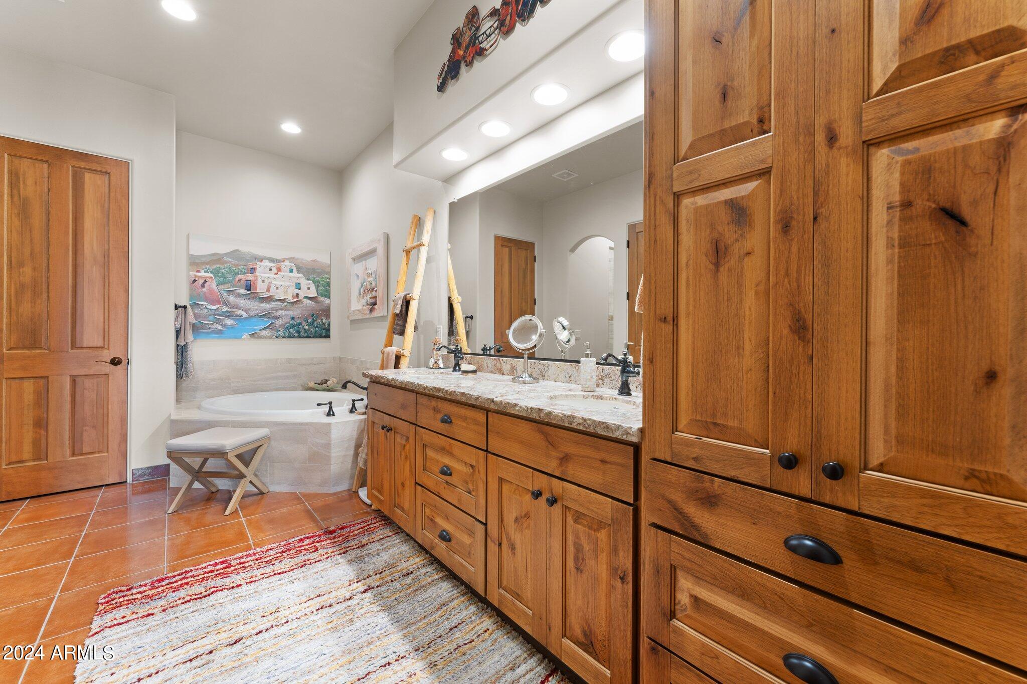 902 W SANTA FE Circle