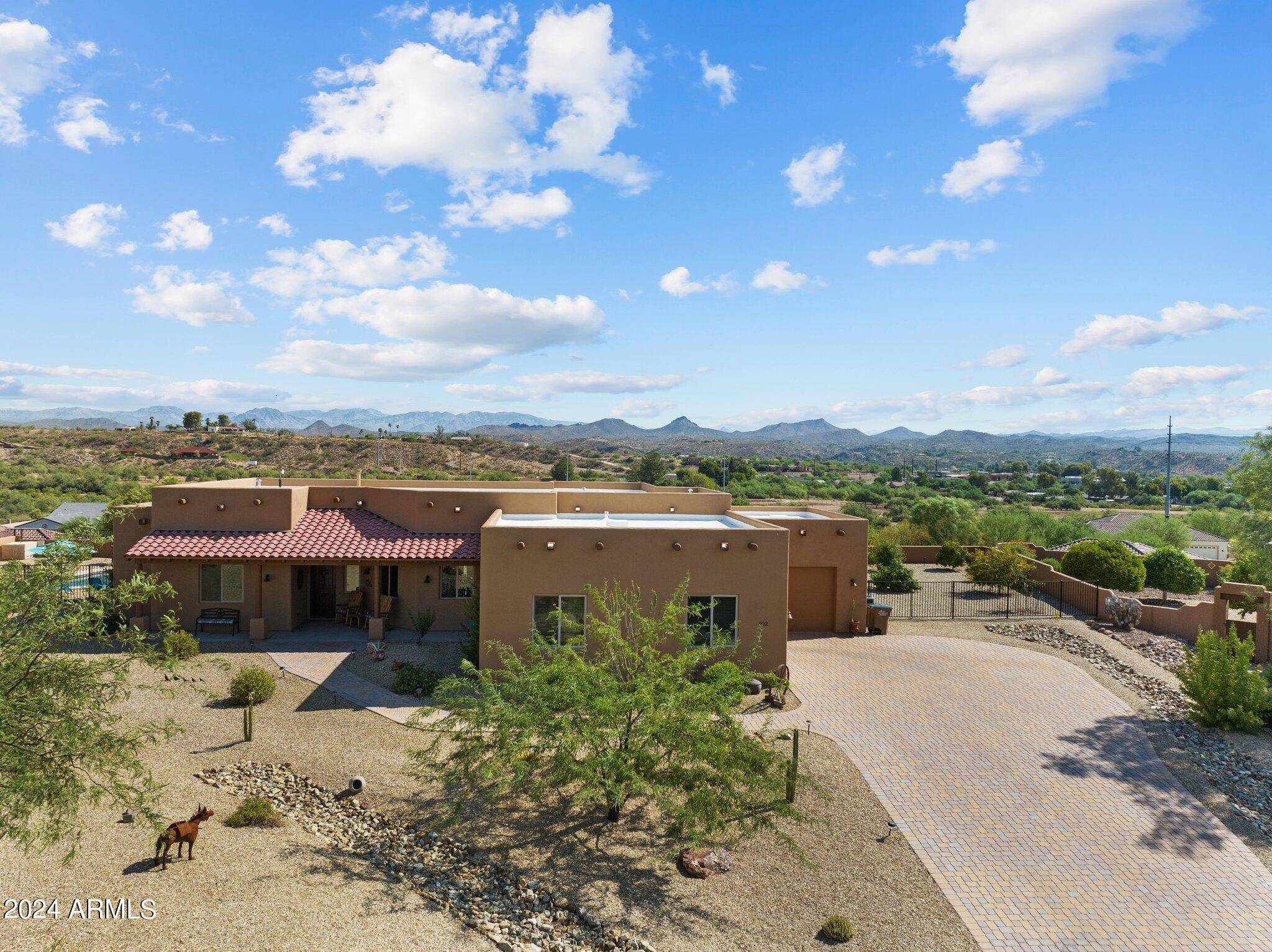 902 W SANTA FE Circle