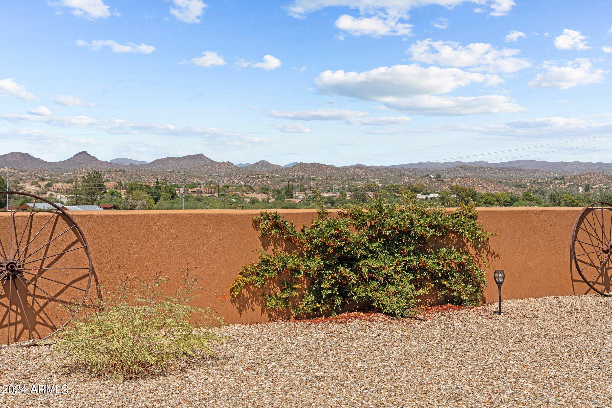 902 W SANTA FE Circle