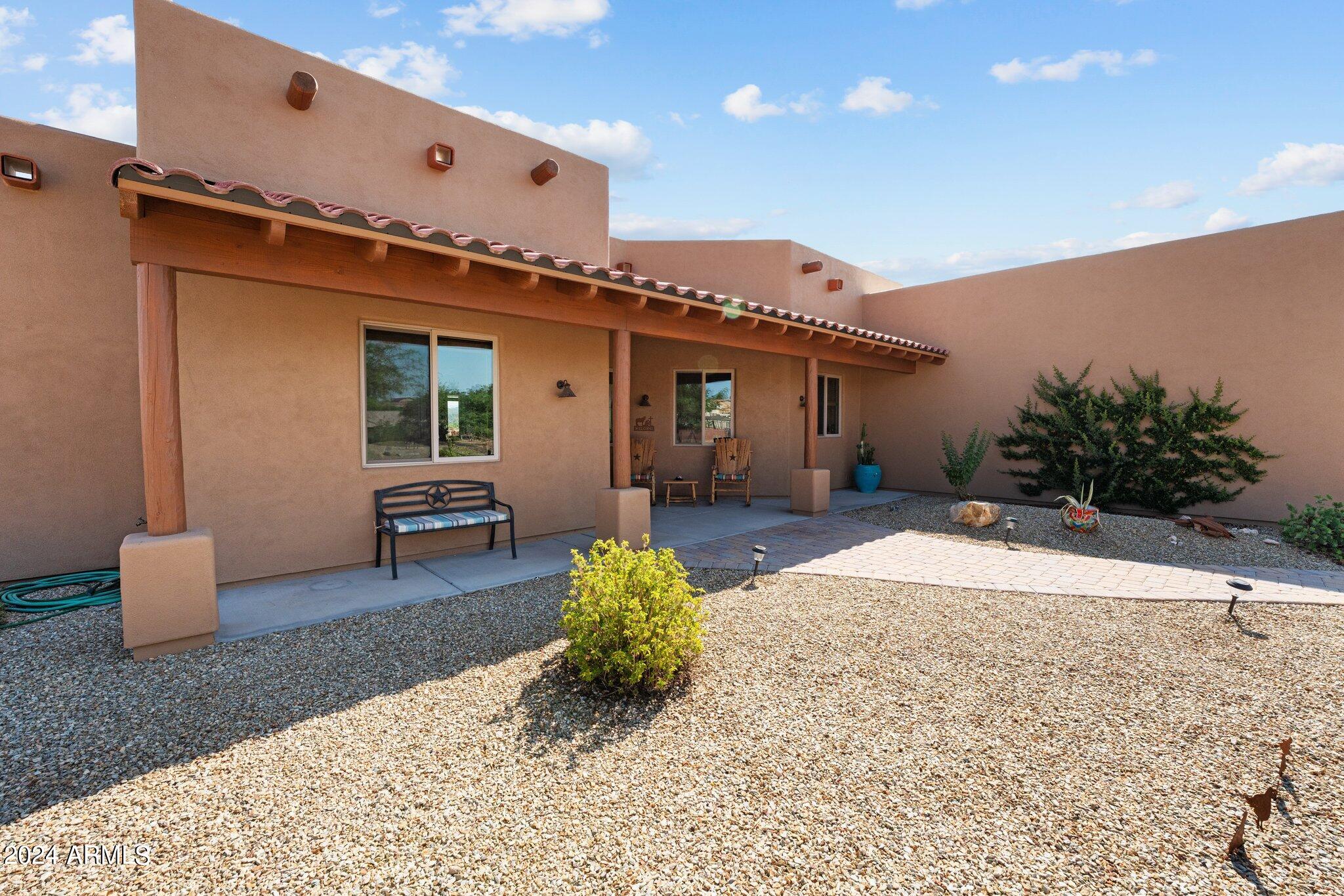 902 W SANTA FE Circle
