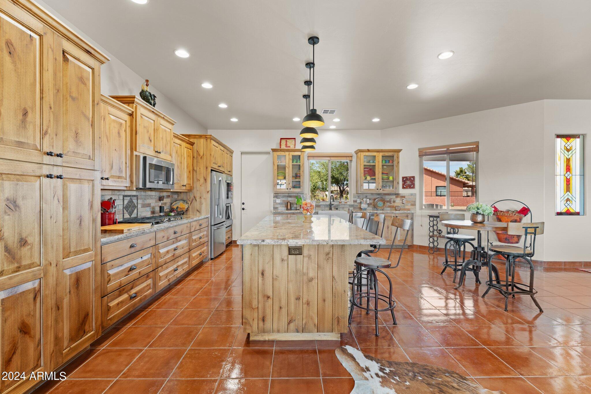 902 W SANTA FE Circle