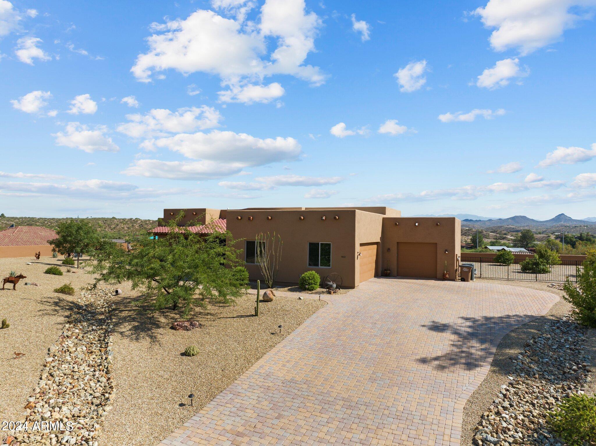 902 W SANTA FE Circle