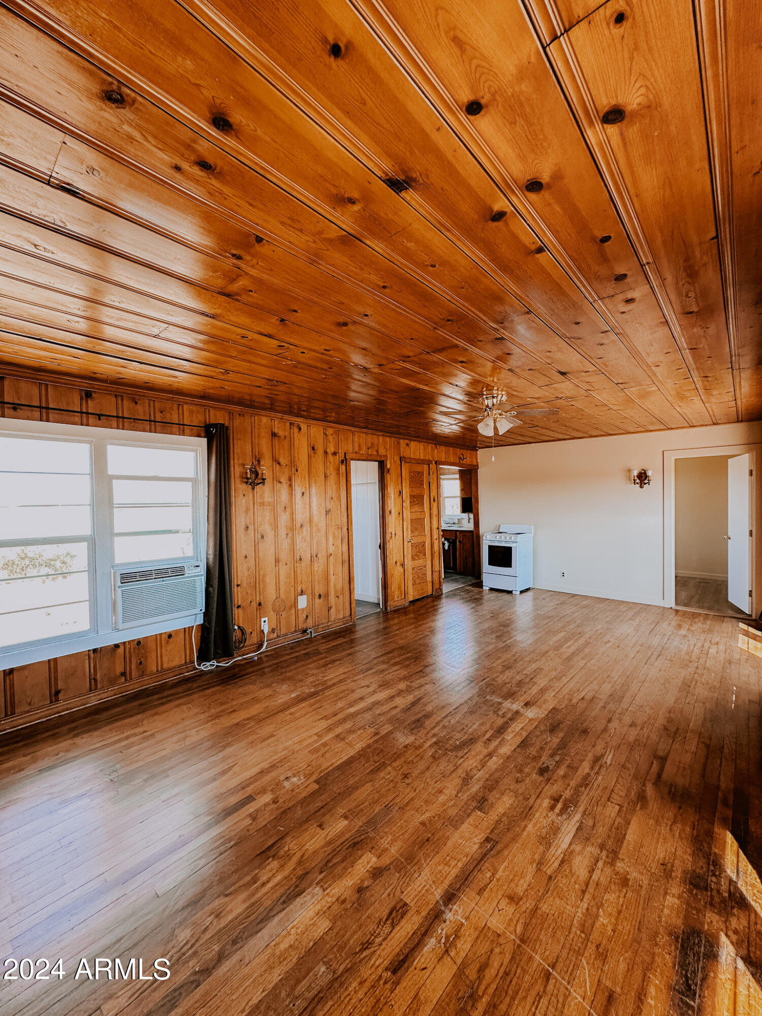 44025 N US HWY 60