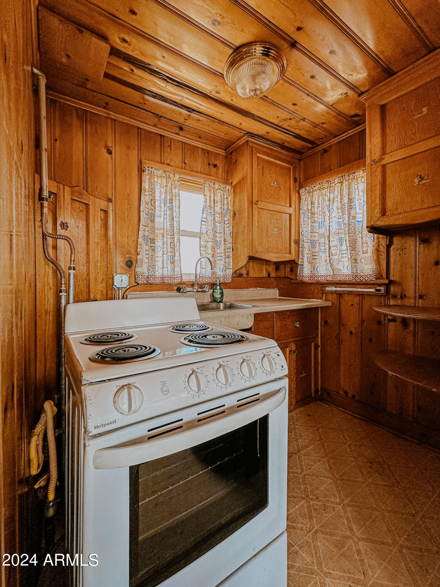 44025 N US HWY 60