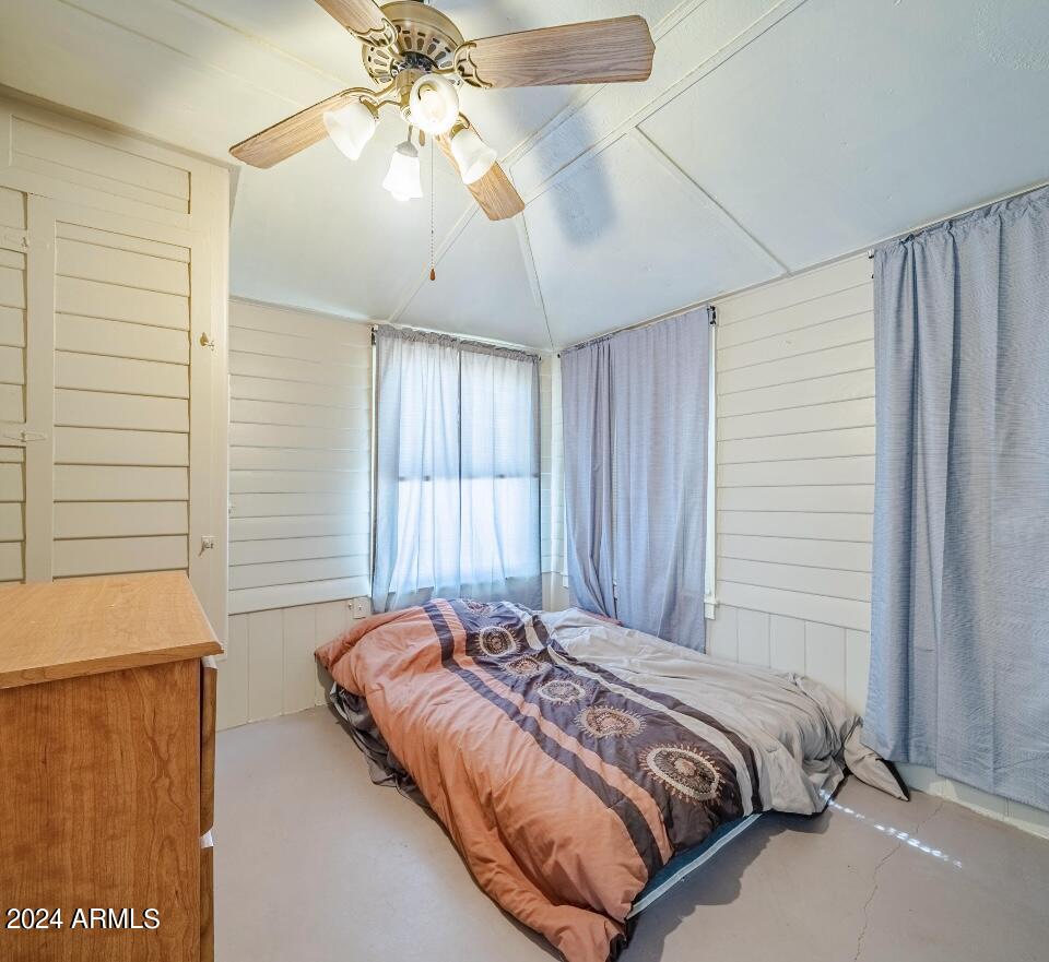 44025 N US HWY 60