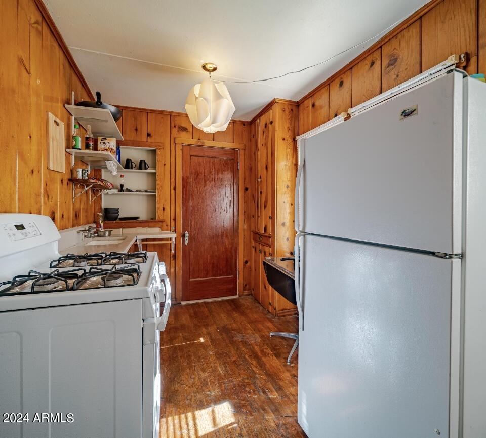 44025 N US HWY 60