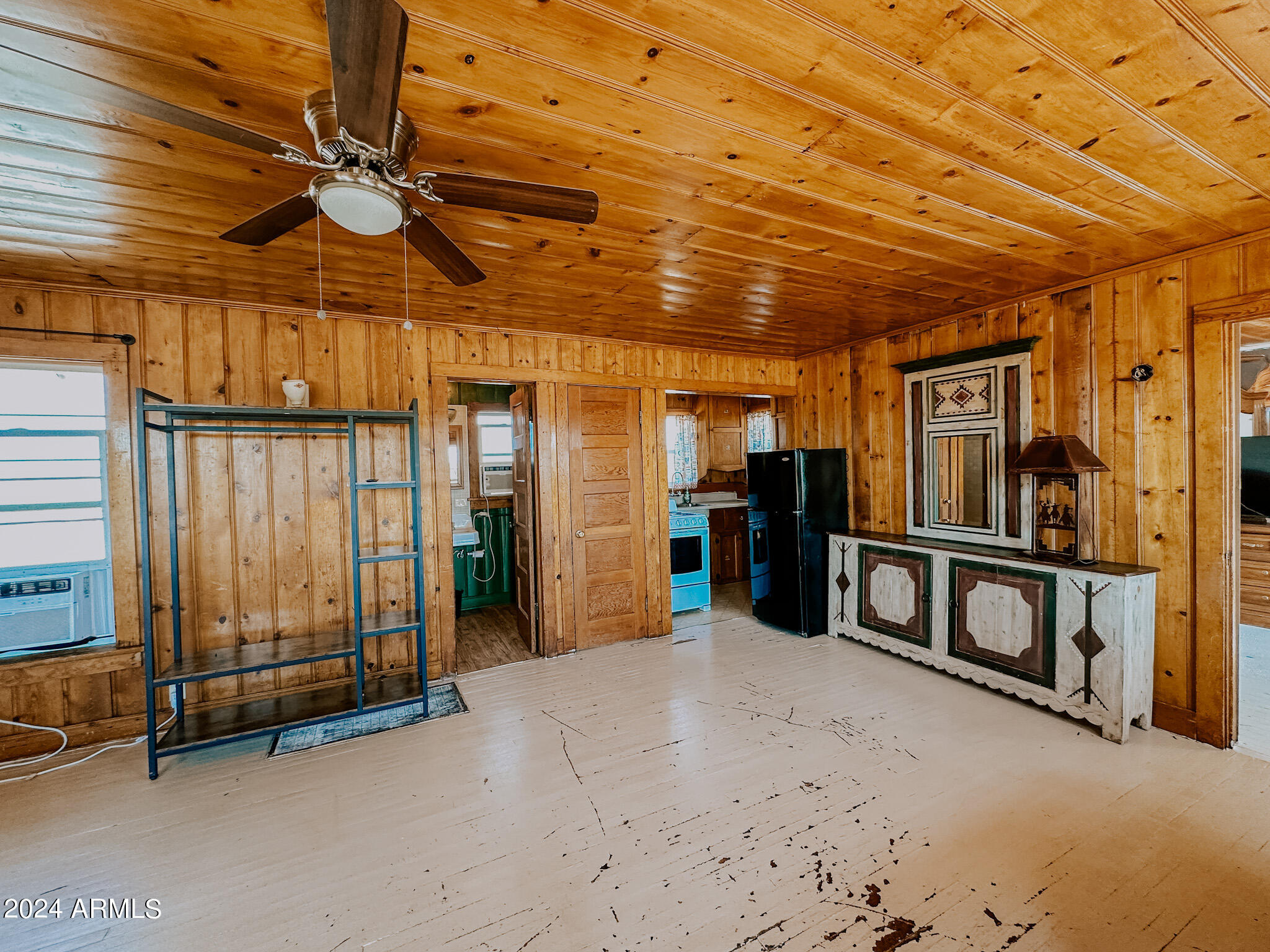 44025 N US HWY 60