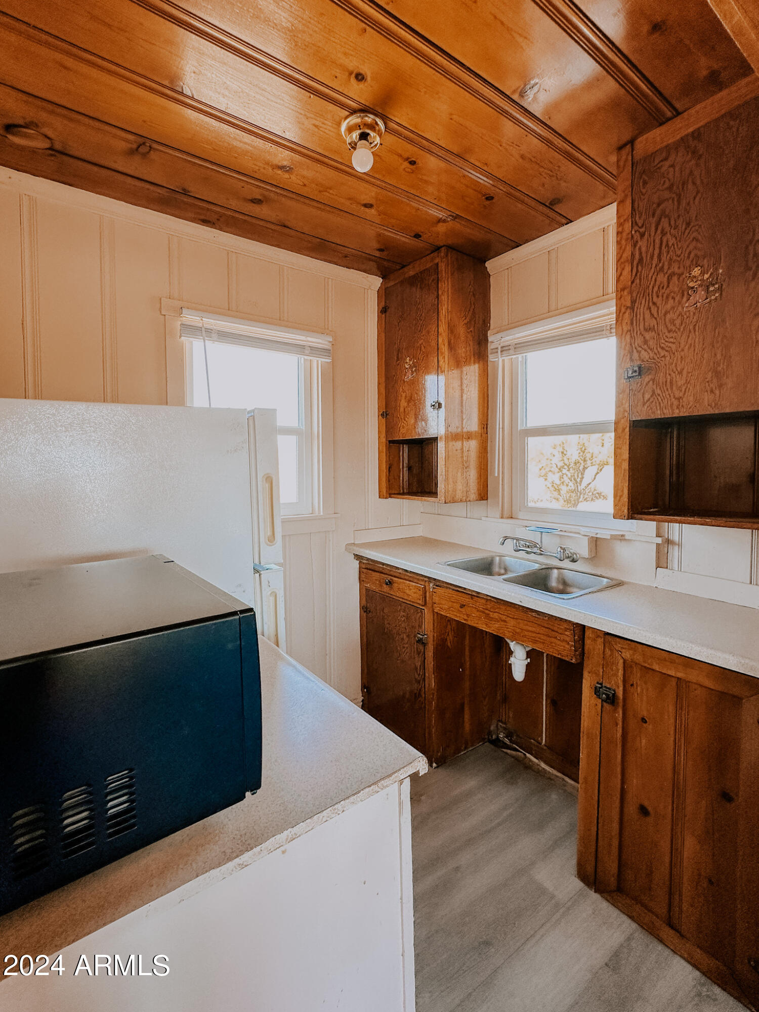 44025 N US HWY 60