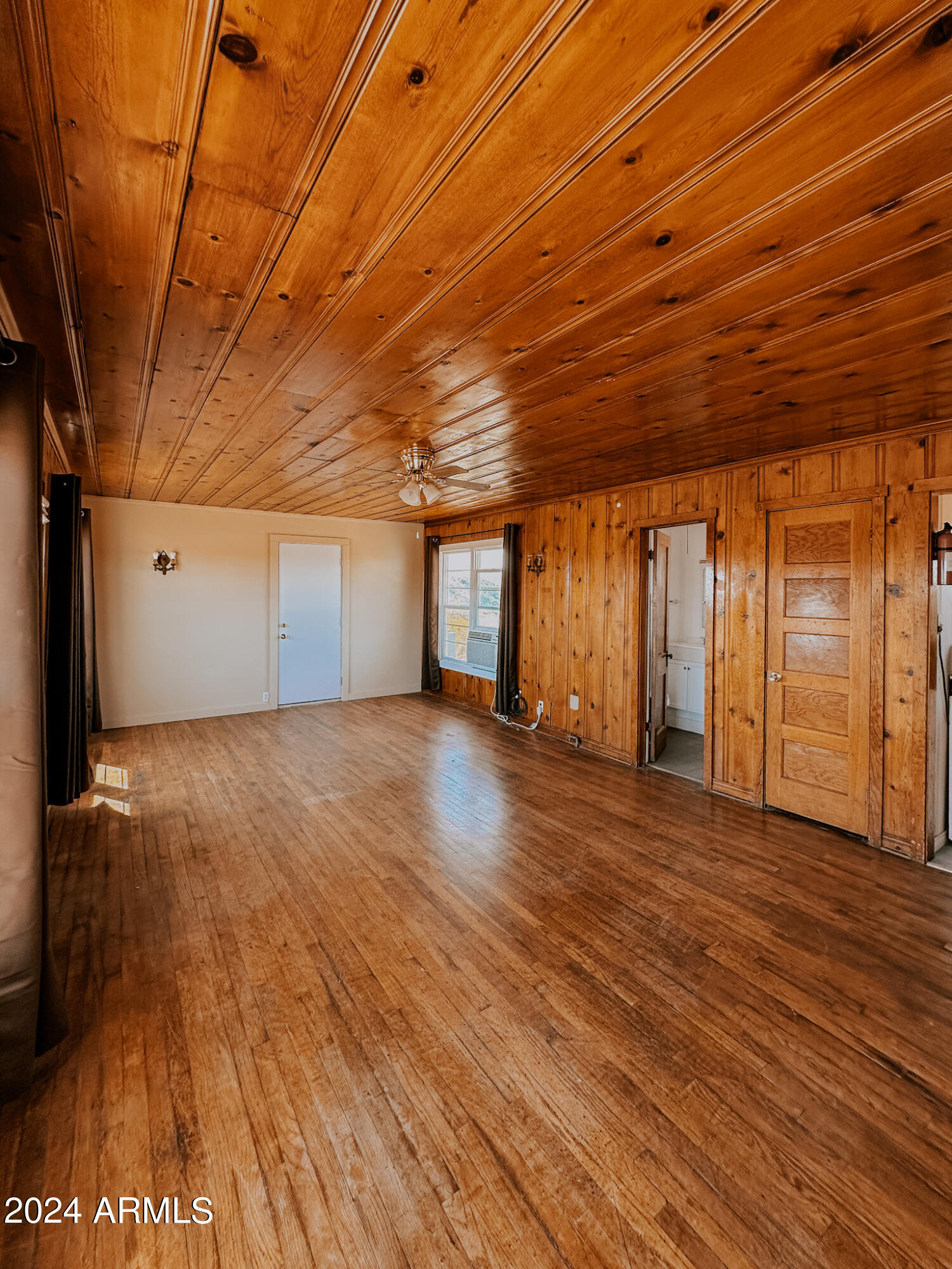 44025 N US HWY 60