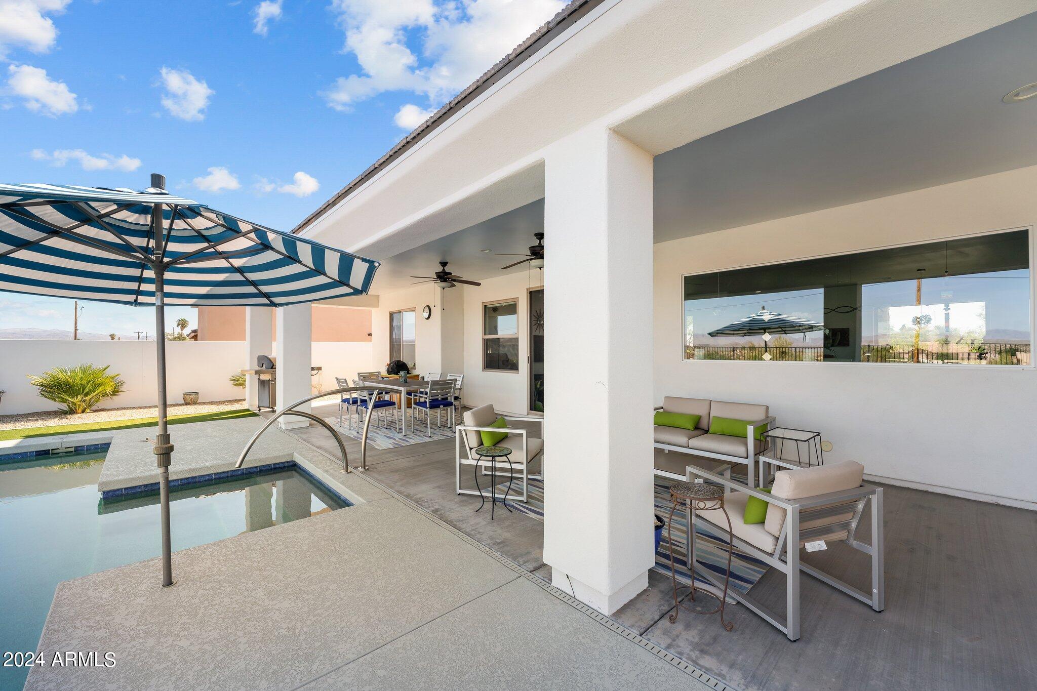 960 W Hermosa Drive
