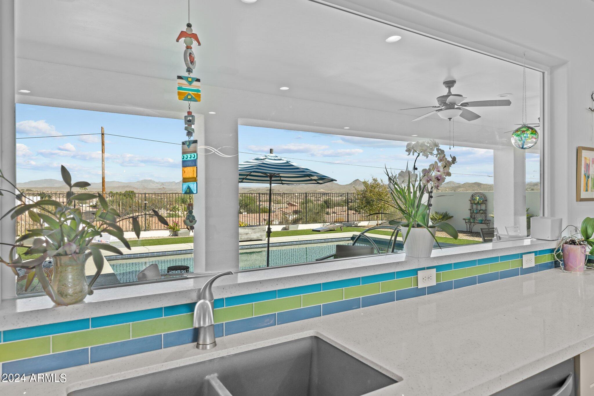 960 W Hermosa Drive