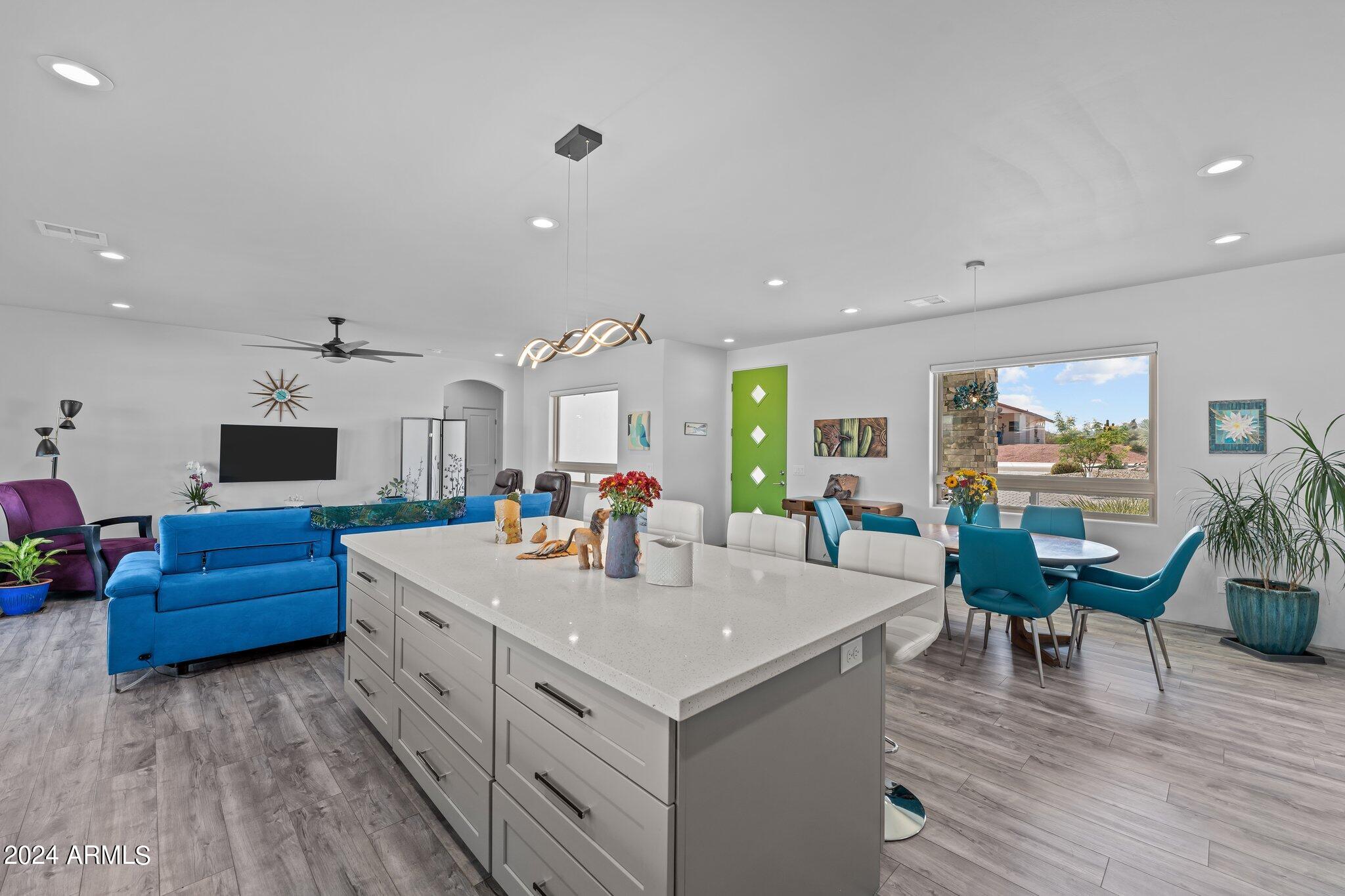 960 W Hermosa Drive