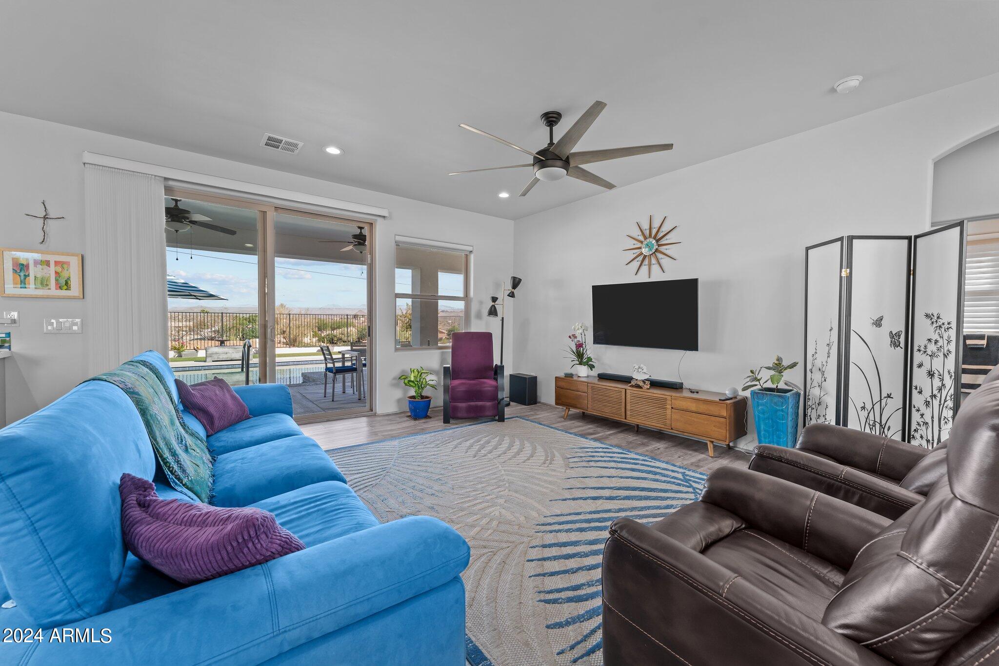 960 W Hermosa Drive