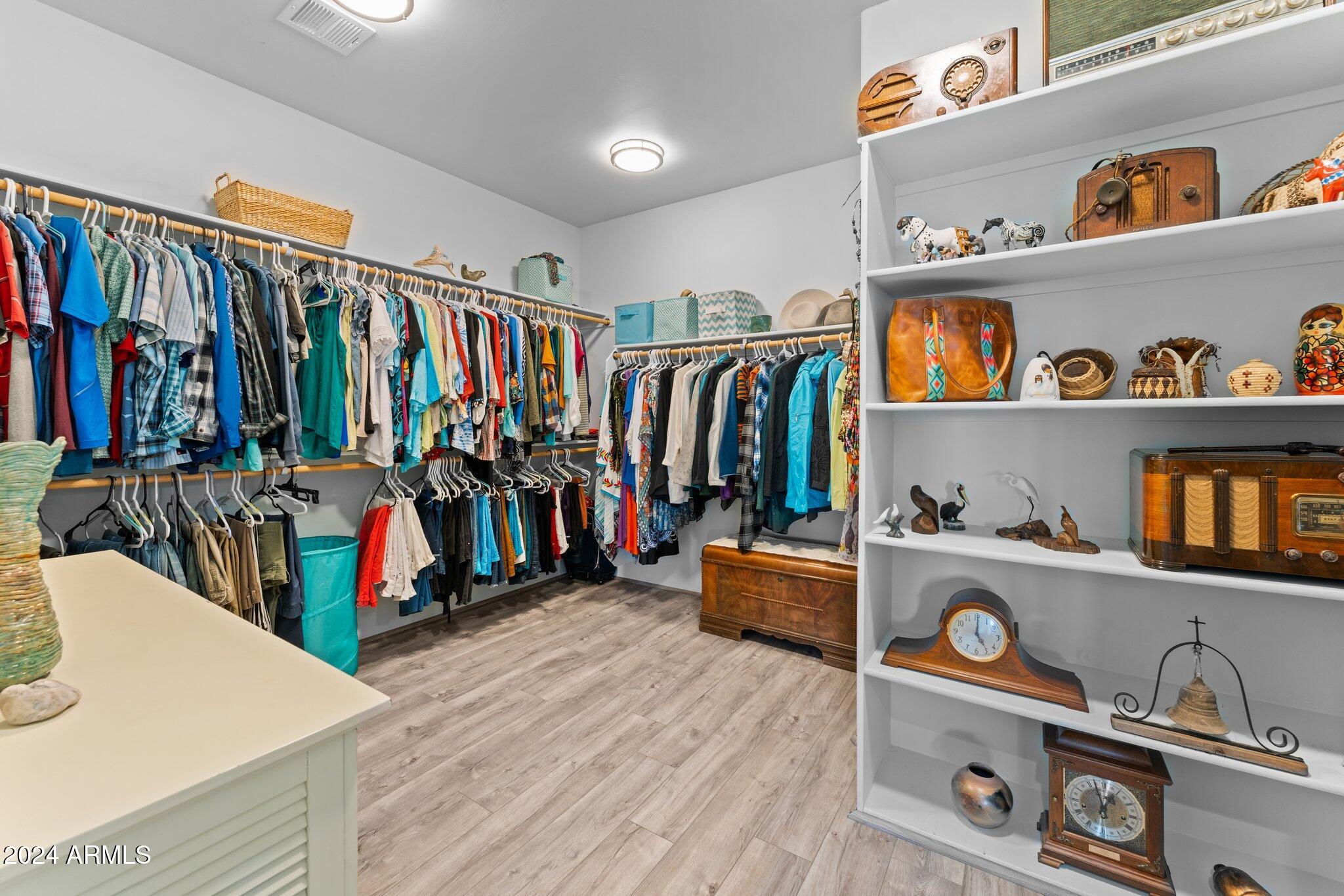 960 W Hermosa Drive
