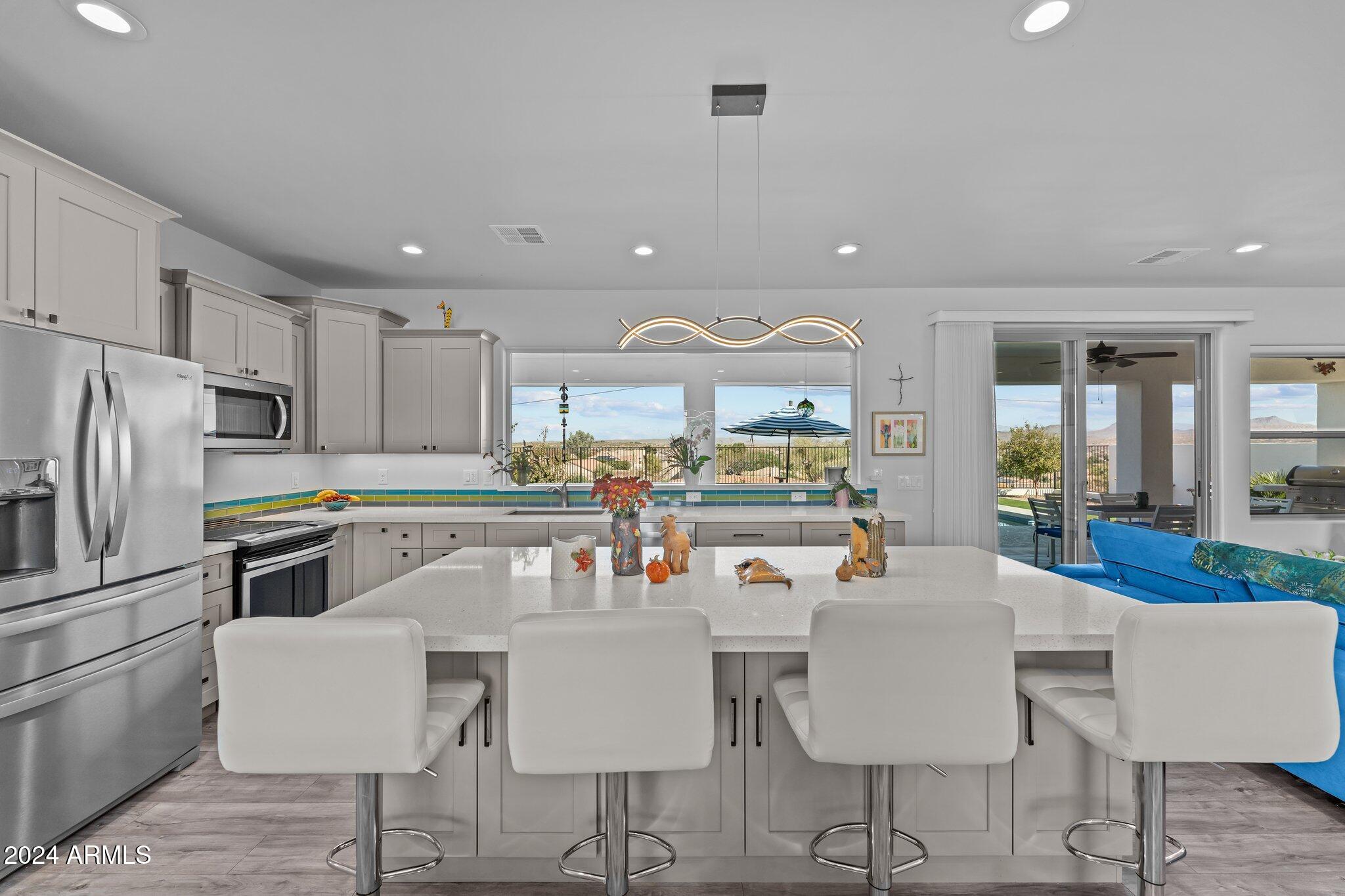 960 W Hermosa Drive
