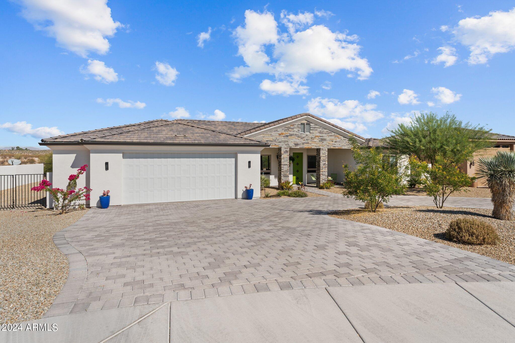 960 W Hermosa Drive