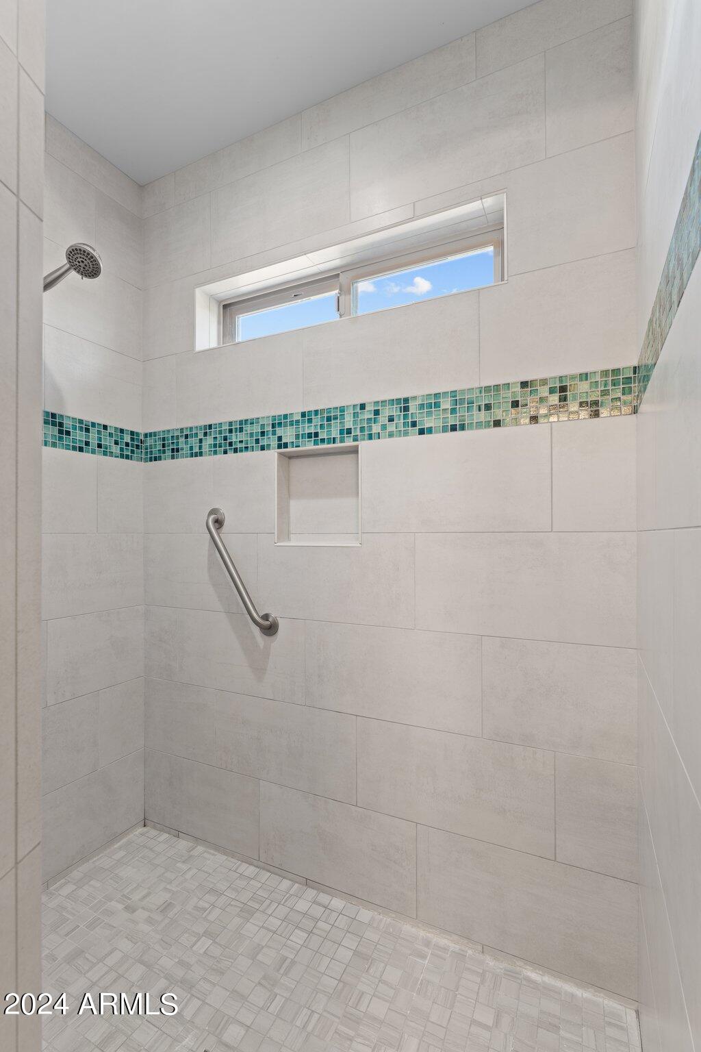 960 W Hermosa Drive