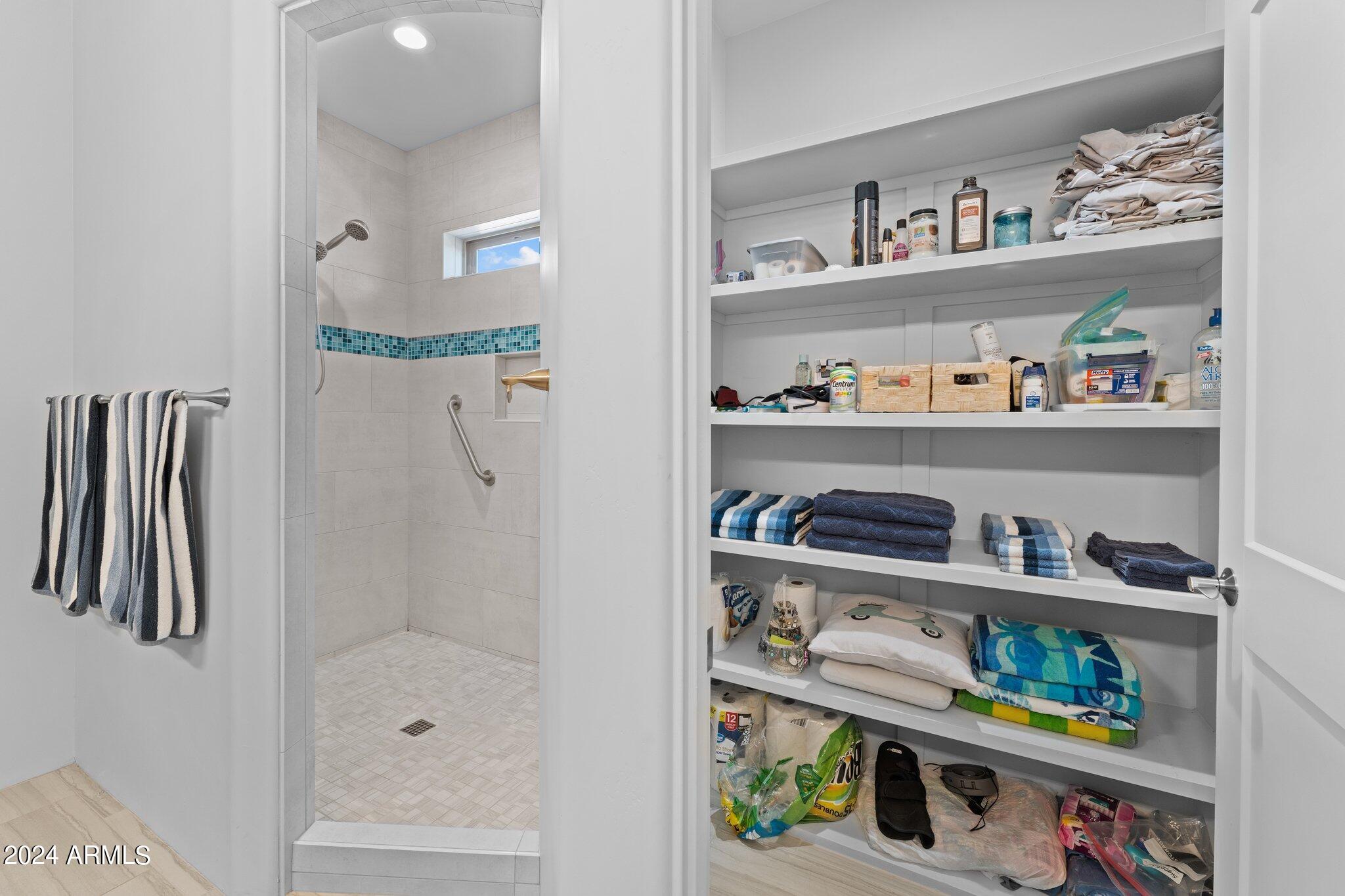 960 W Hermosa Drive