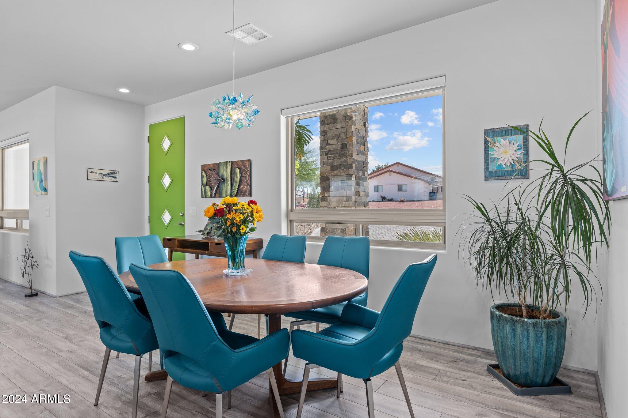 960 W Hermosa Drive