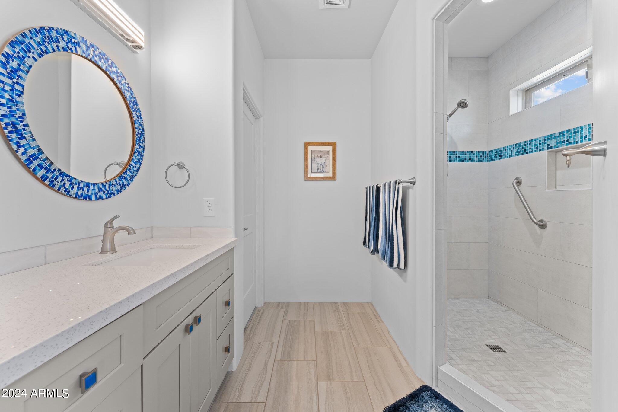 960 W Hermosa Drive