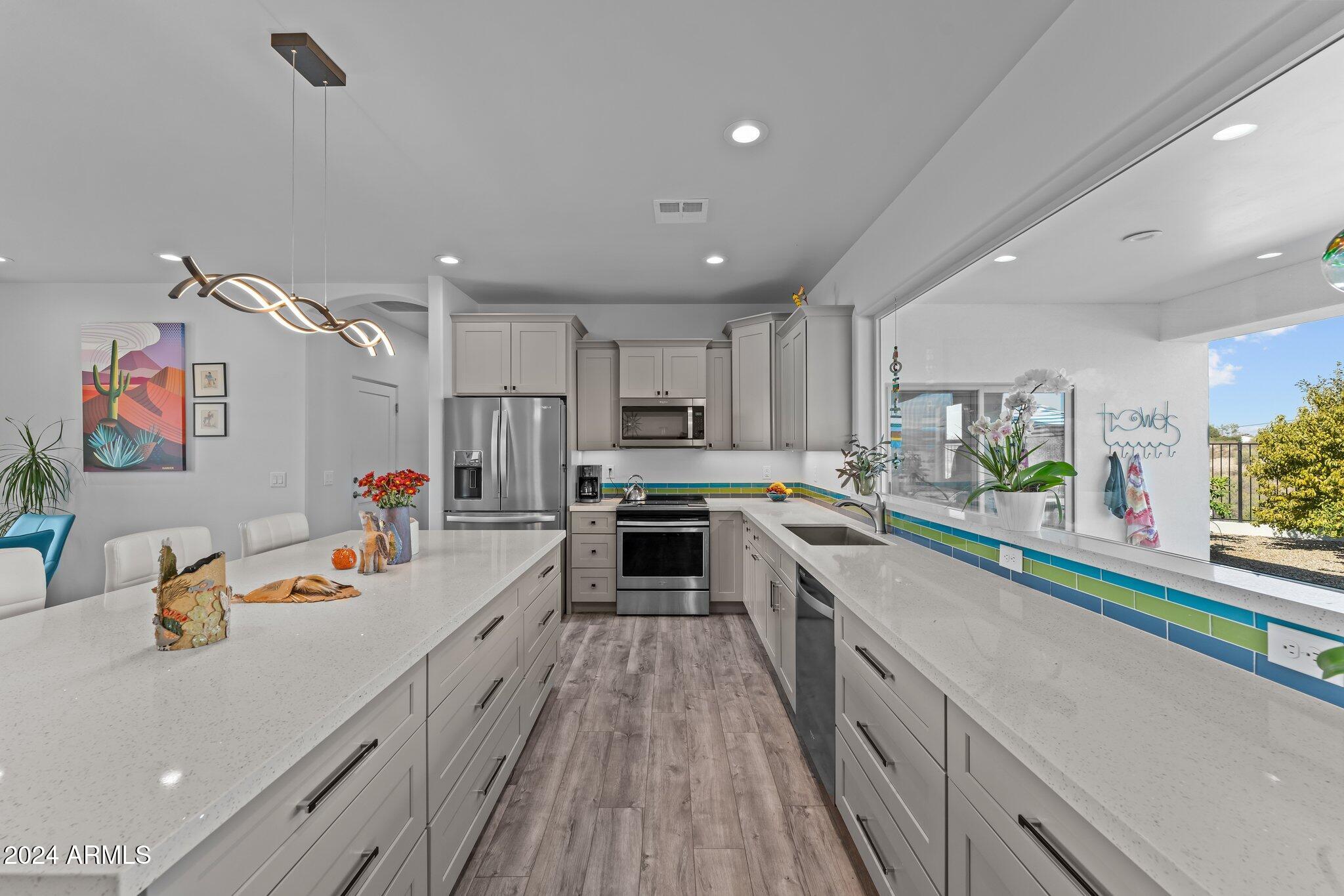960 W Hermosa Drive