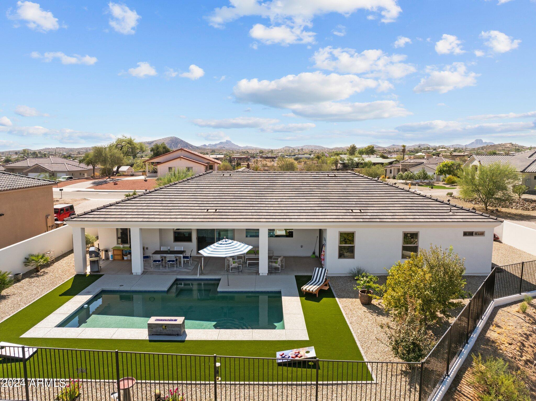 960 W Hermosa Drive
