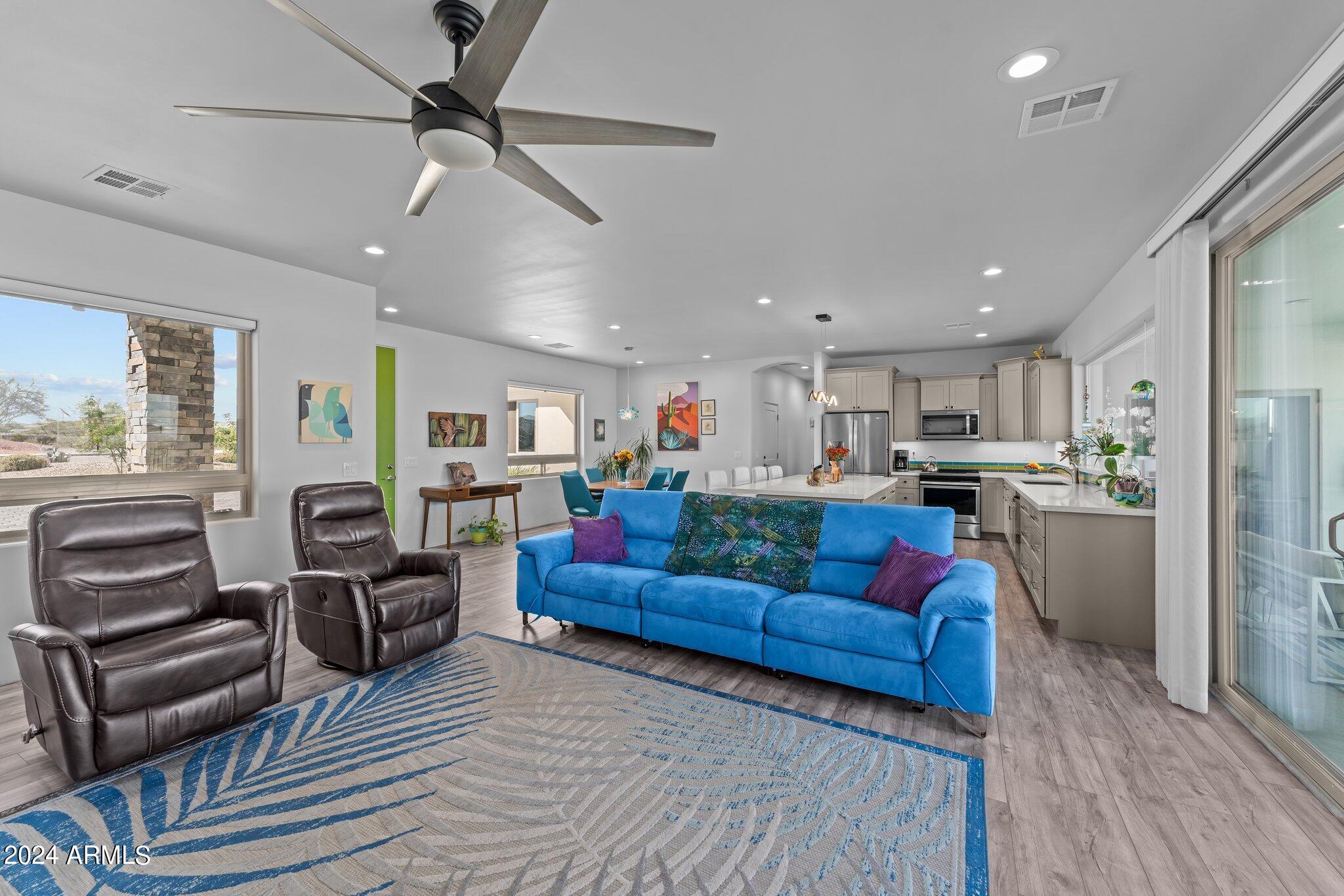 960 W Hermosa Drive
