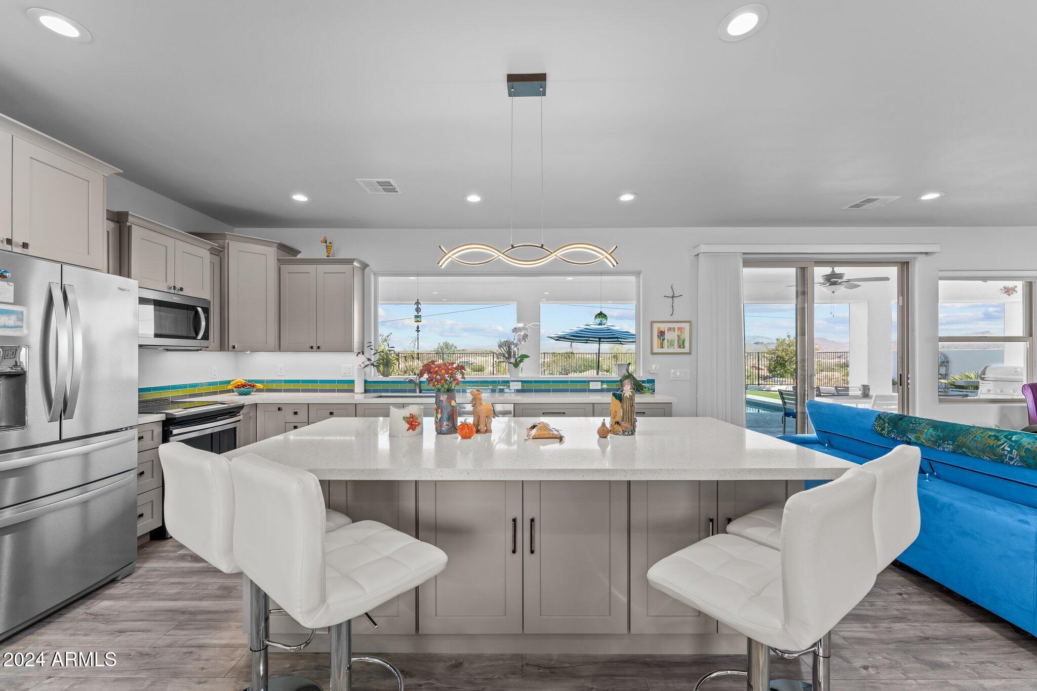 960 W Hermosa Drive
