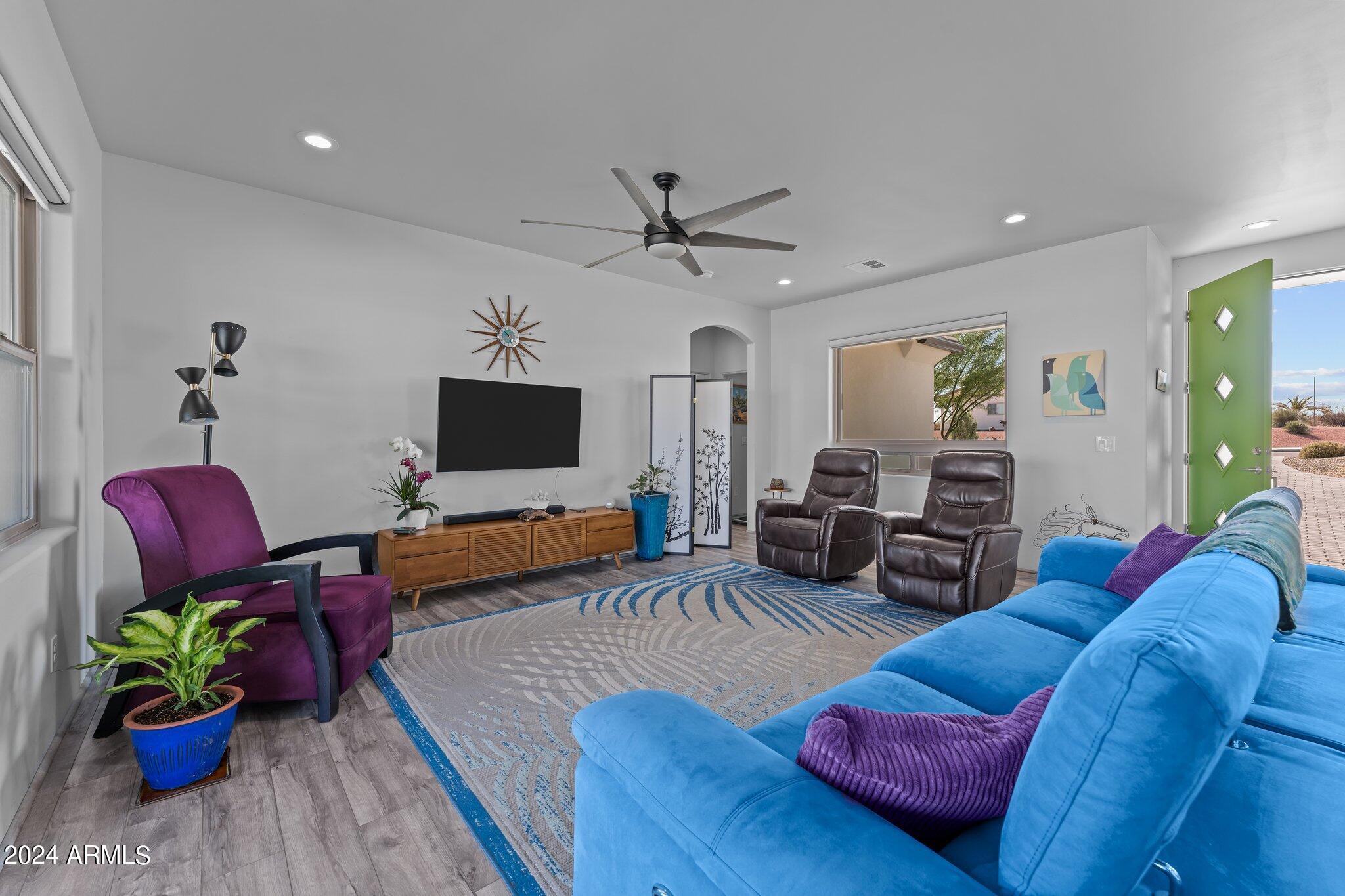 960 W Hermosa Drive