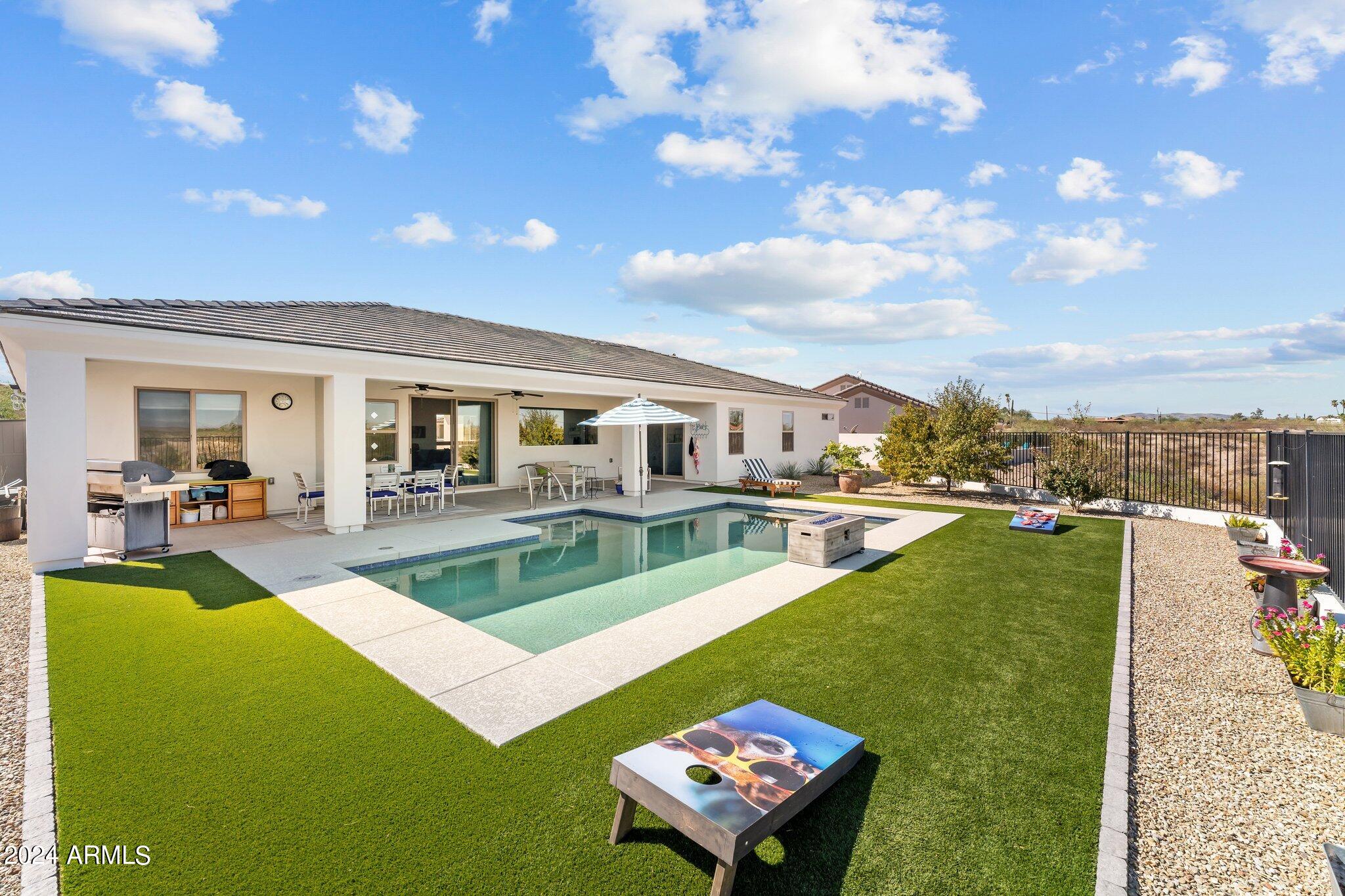 960 W Hermosa Drive