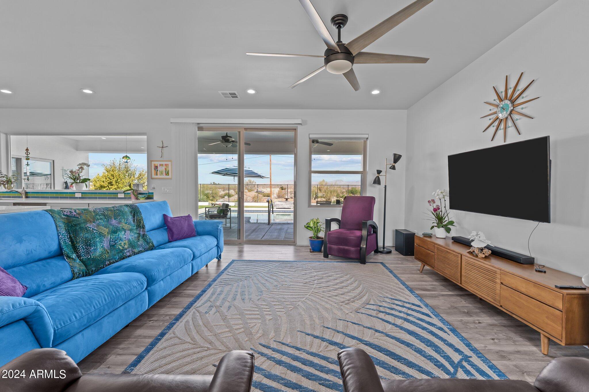 960 W Hermosa Drive