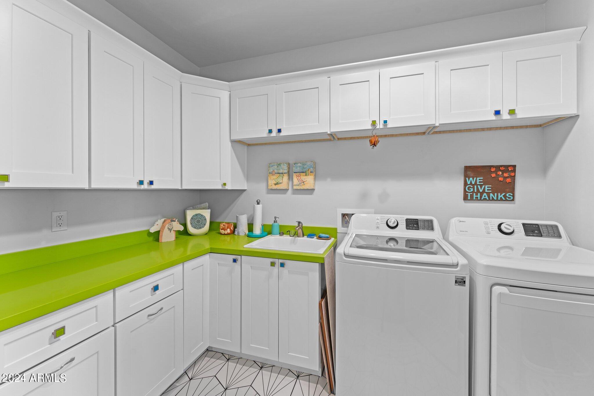 960 W Hermosa Drive