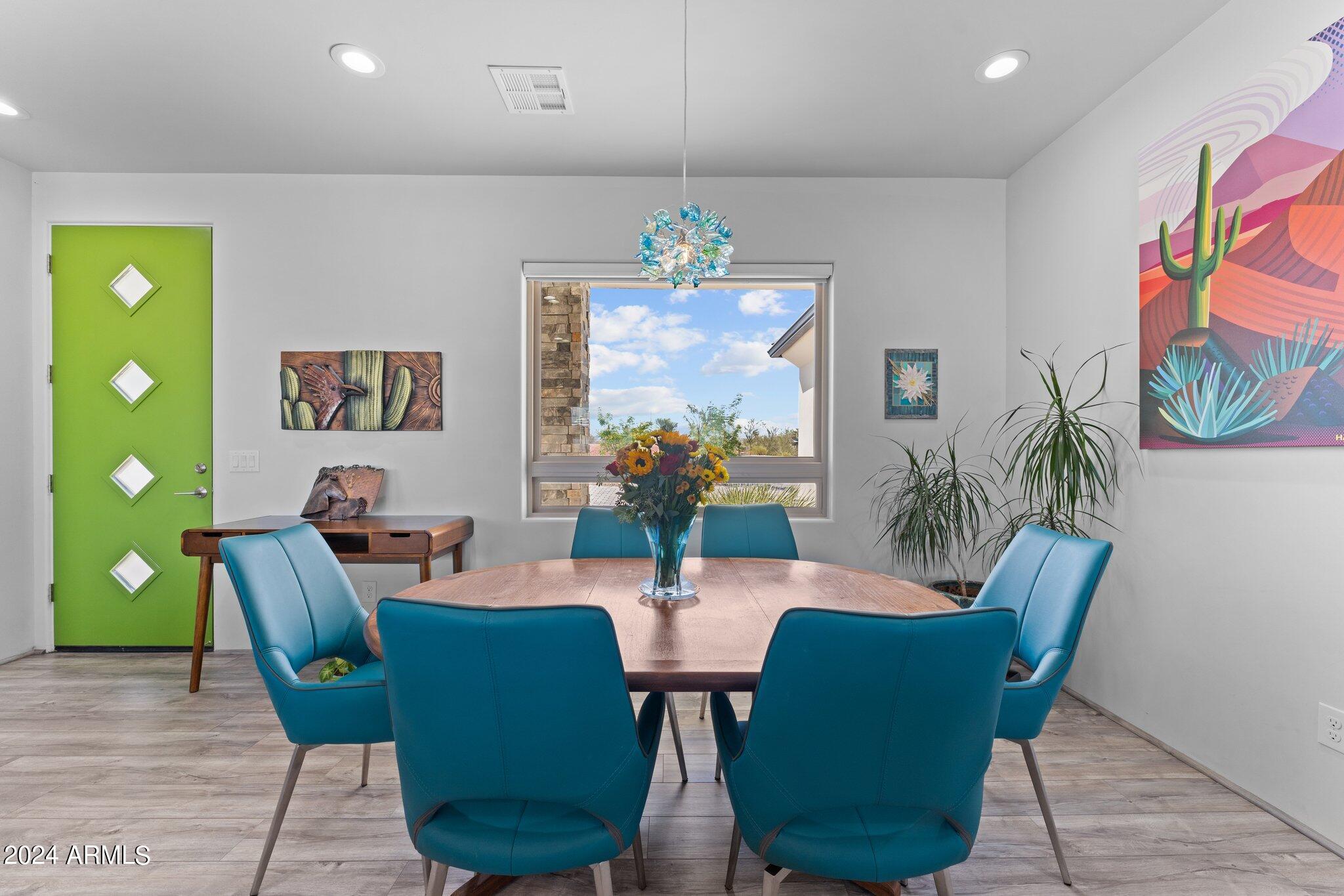 960 W Hermosa Drive