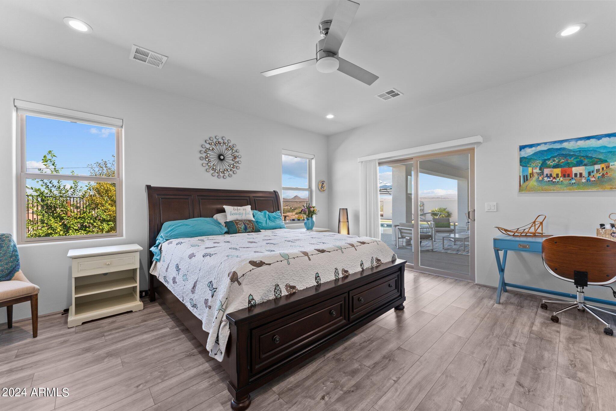 960 W Hermosa Drive