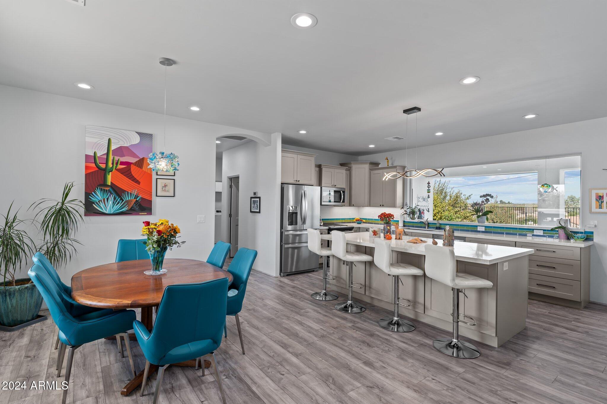 960 W Hermosa Drive