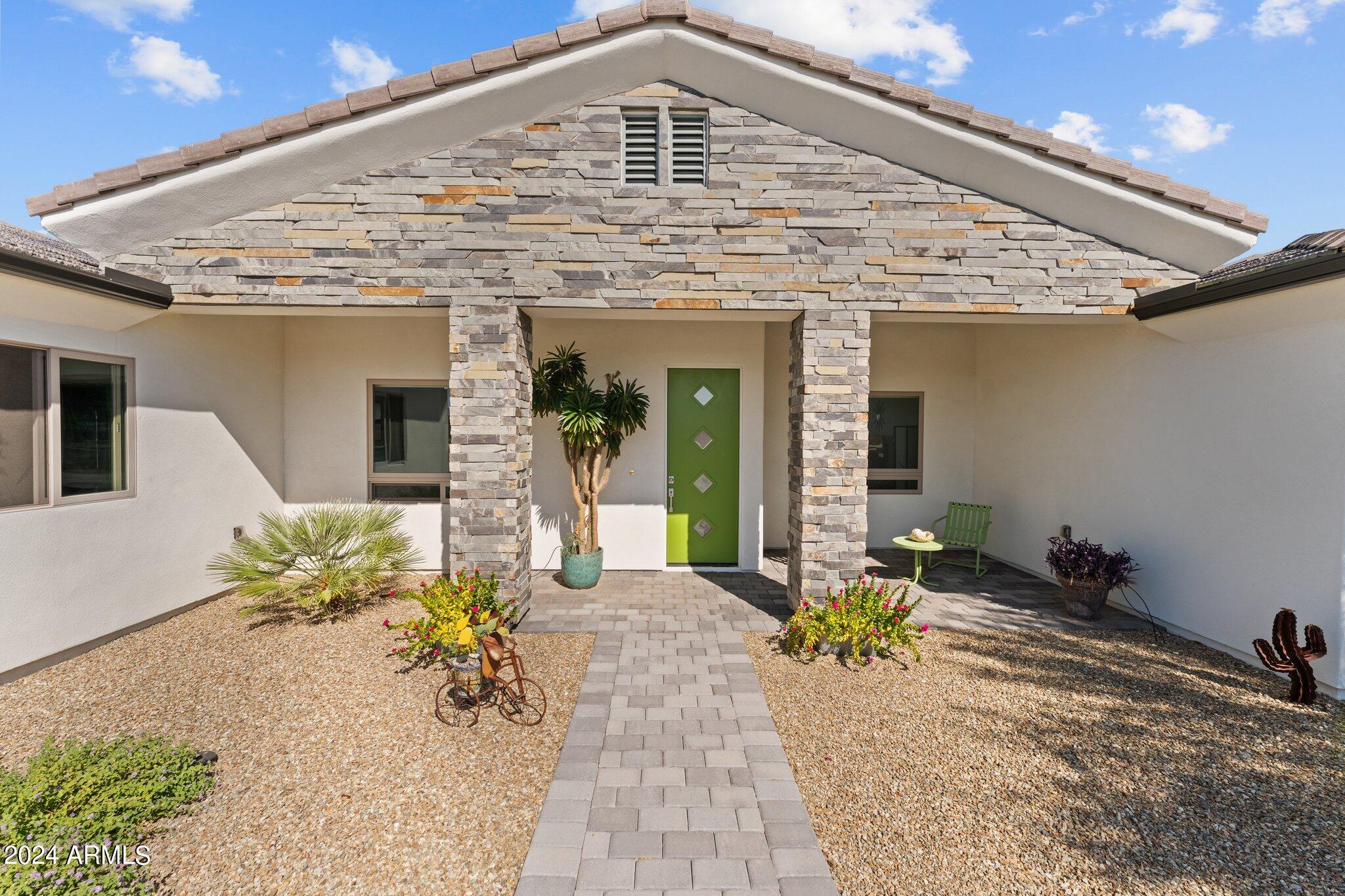 960 W Hermosa Drive