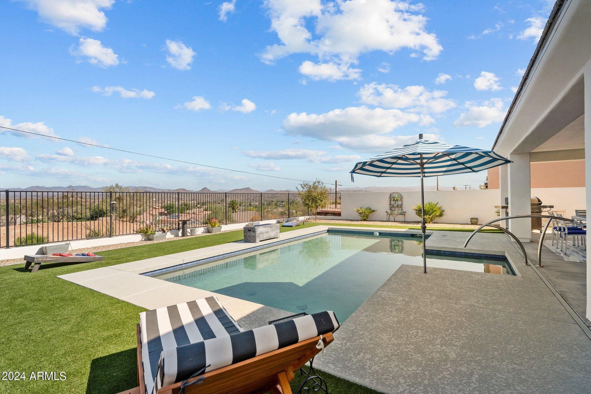 960 W Hermosa Drive